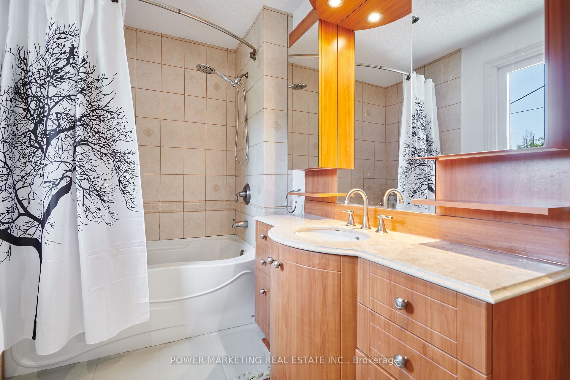 35 Tauvette Street Property Photo 16