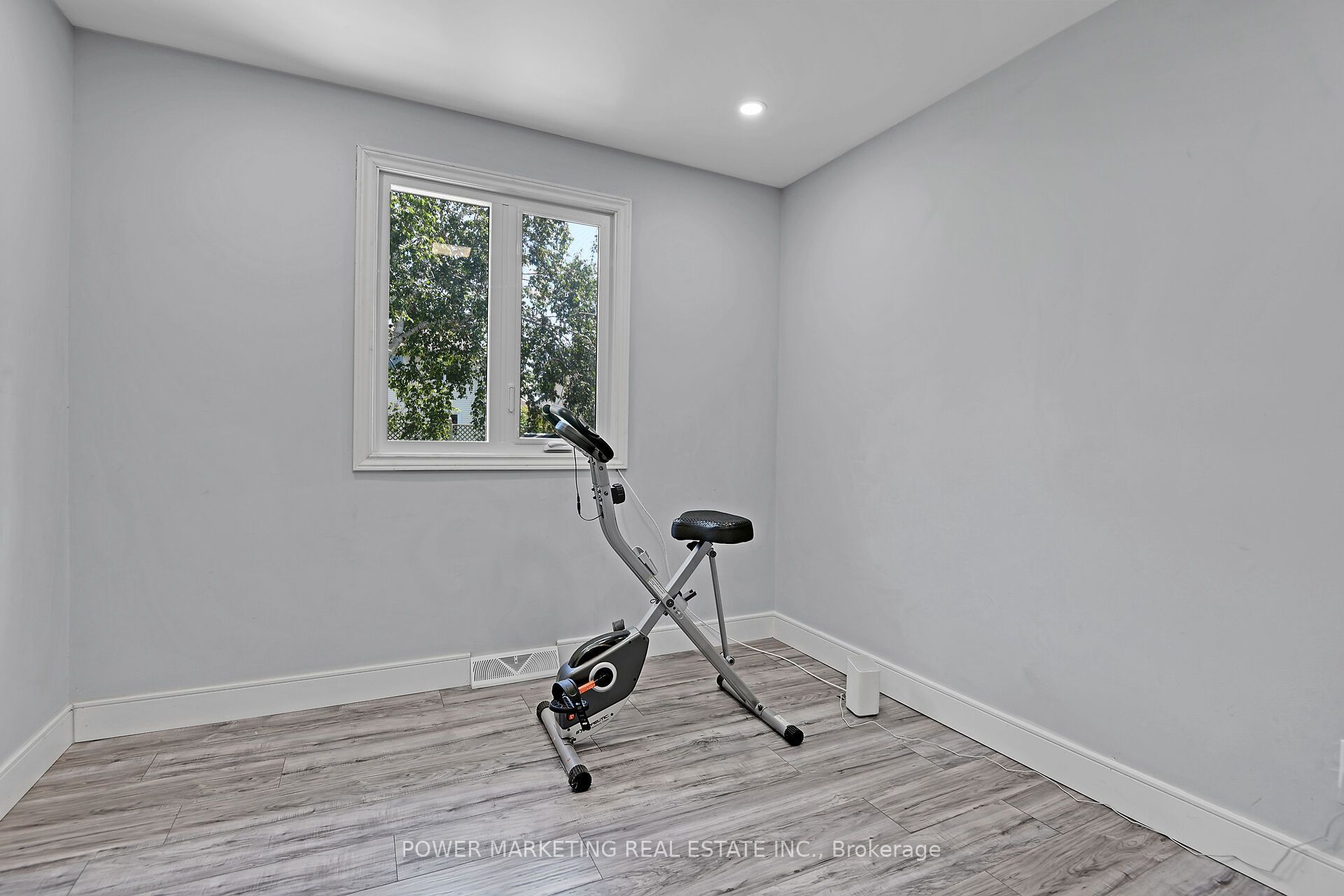 35 Tauvette Street Property Photo 21