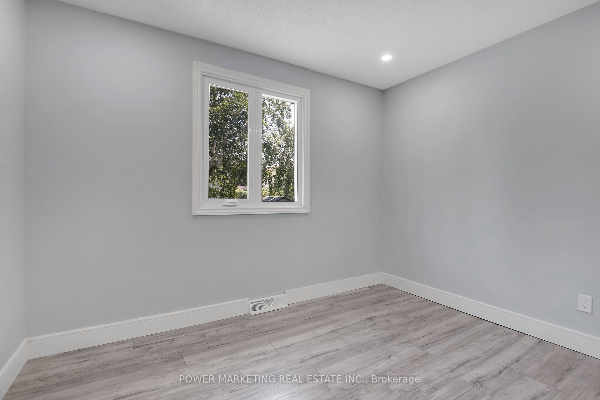 35 Tauvette Street Property Photo 23