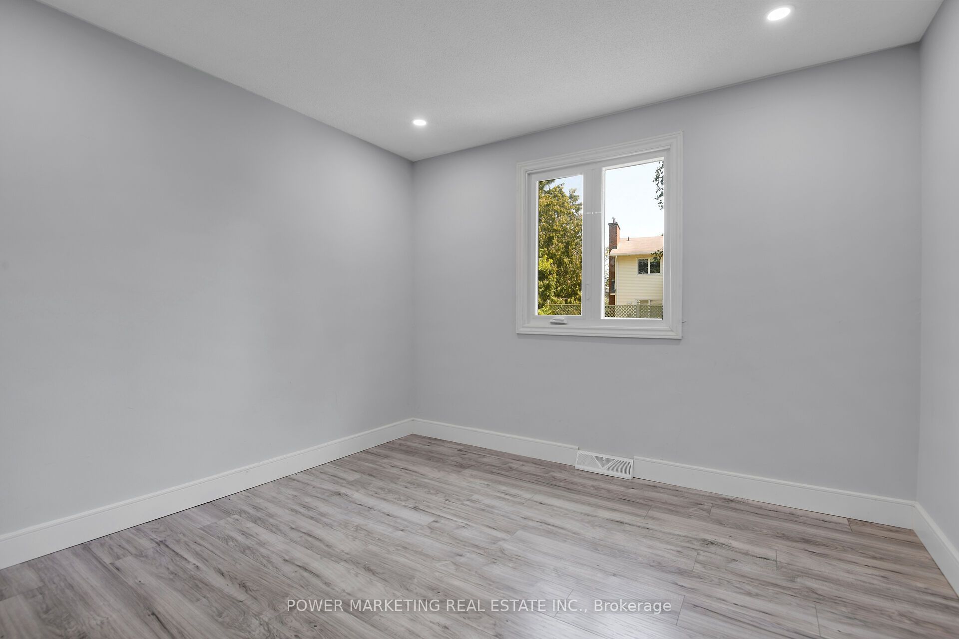 35 Tauvette Street Property Photo 24
