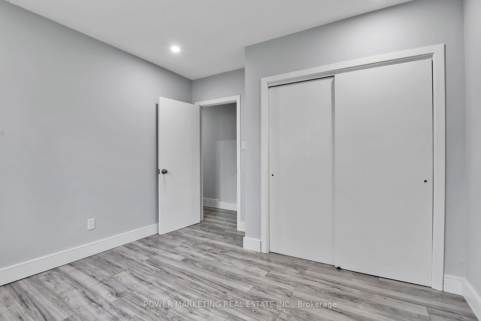 35 Tauvette Street Property Photo 25