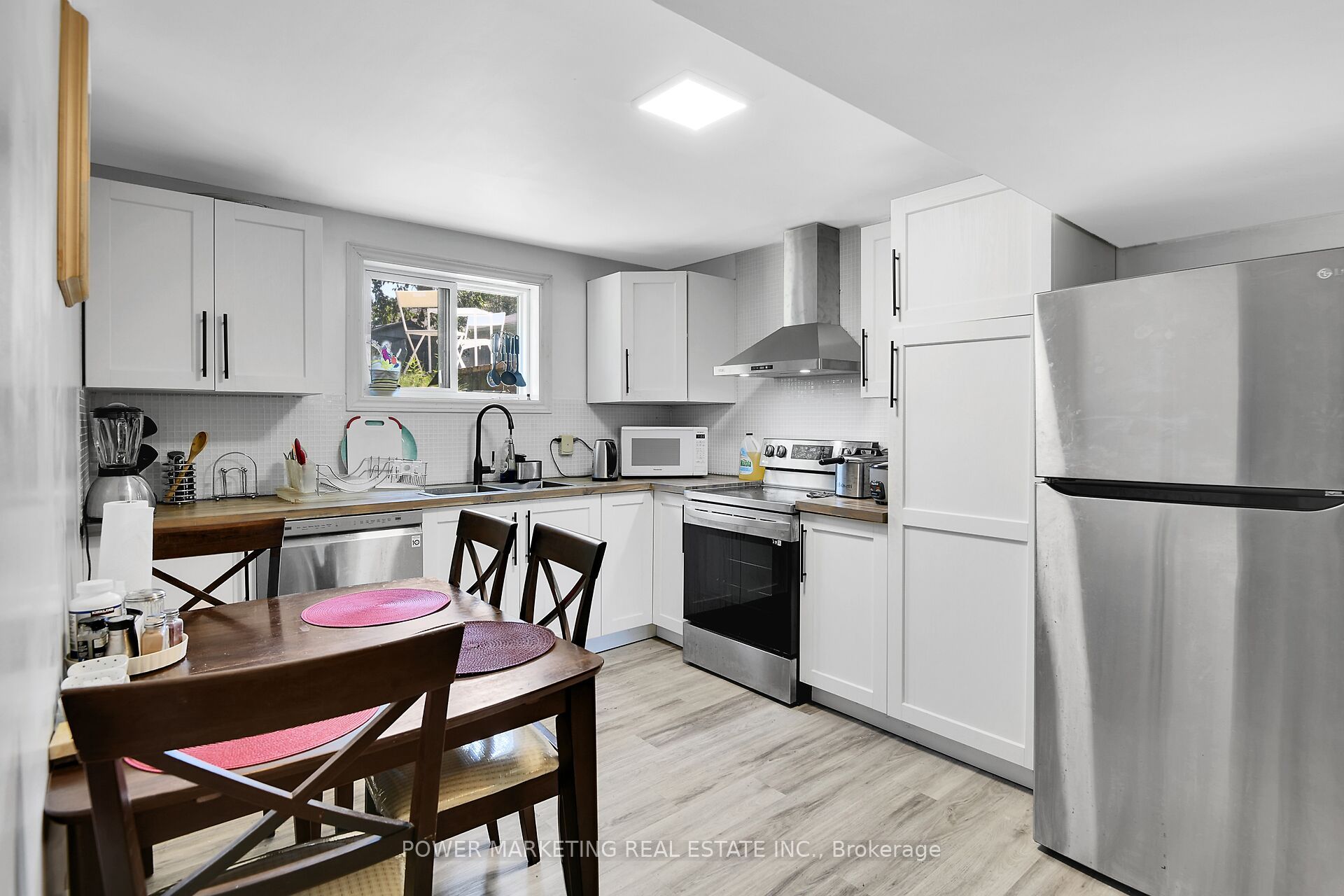 35 Tauvette Street Property Photo 33