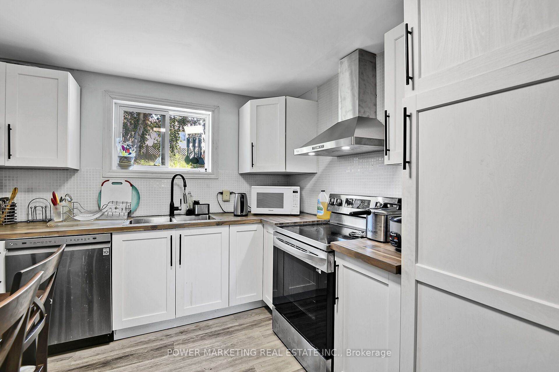 35 Tauvette Street Property Photo 36