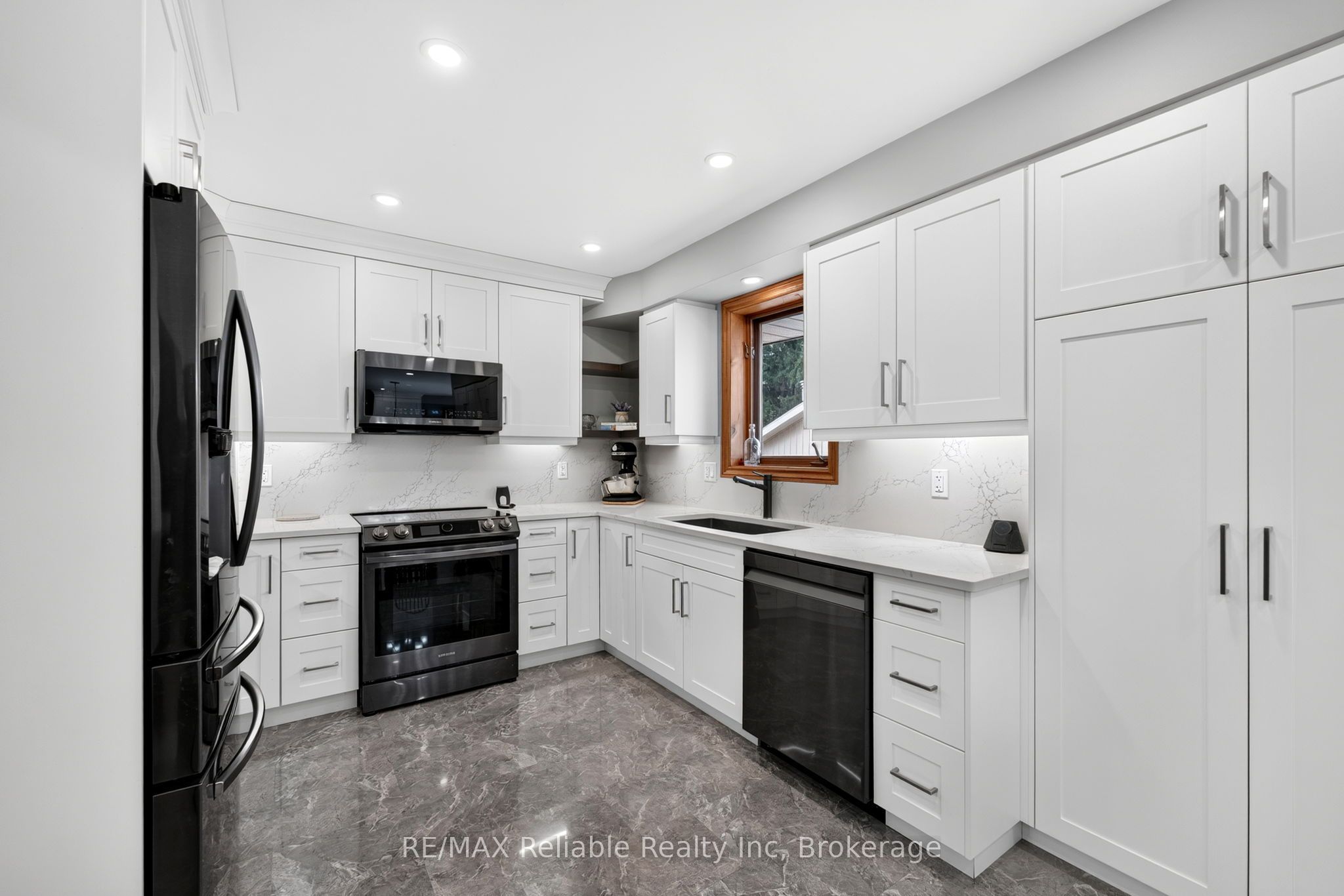 43804 Hydro Line Road Property Photo 6