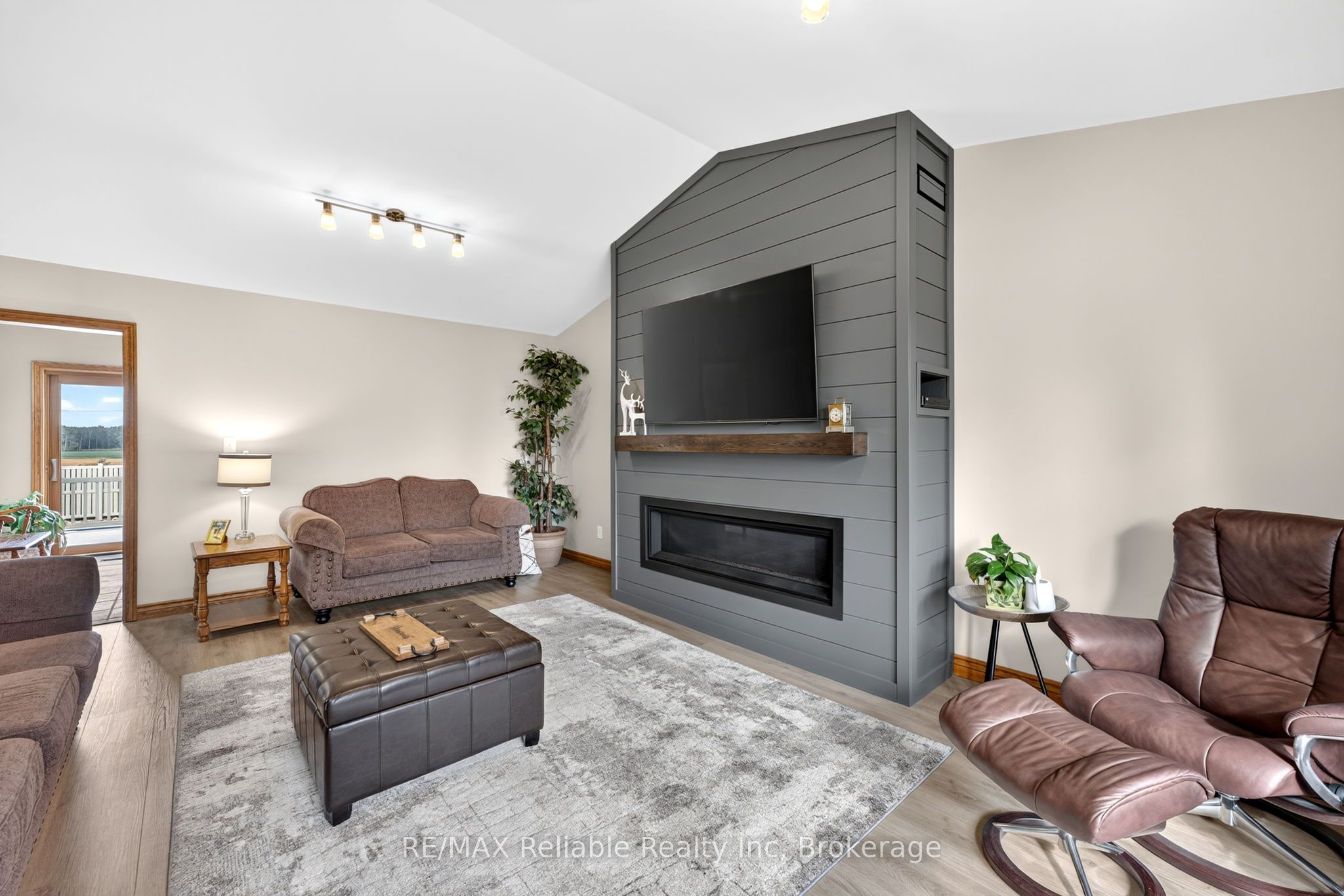 43804 Hydro Line Road Property Photo 15