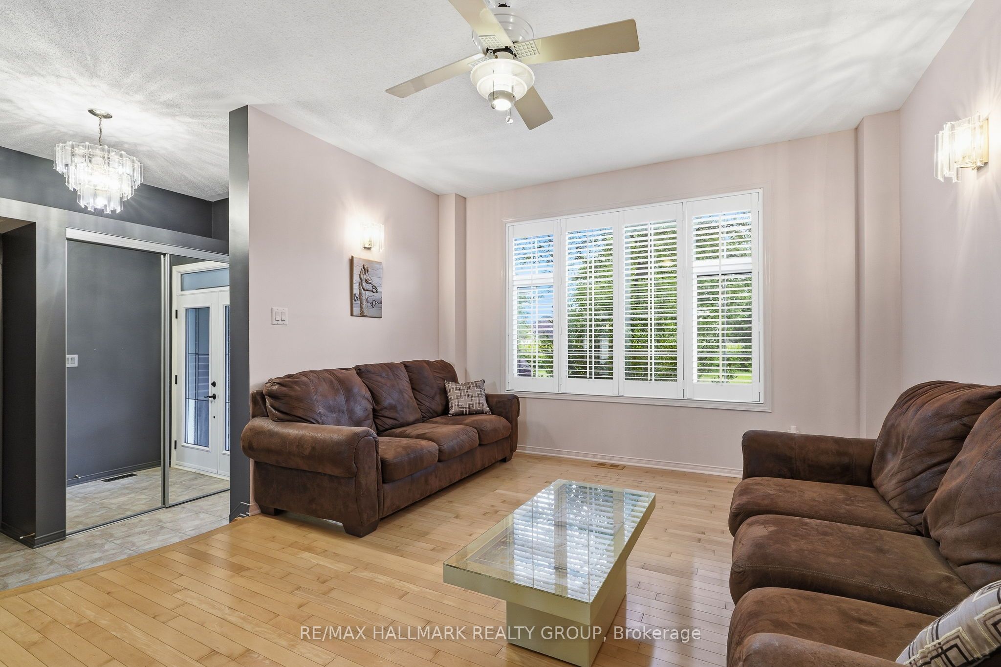 563 Evangeline Street Property Photo 8