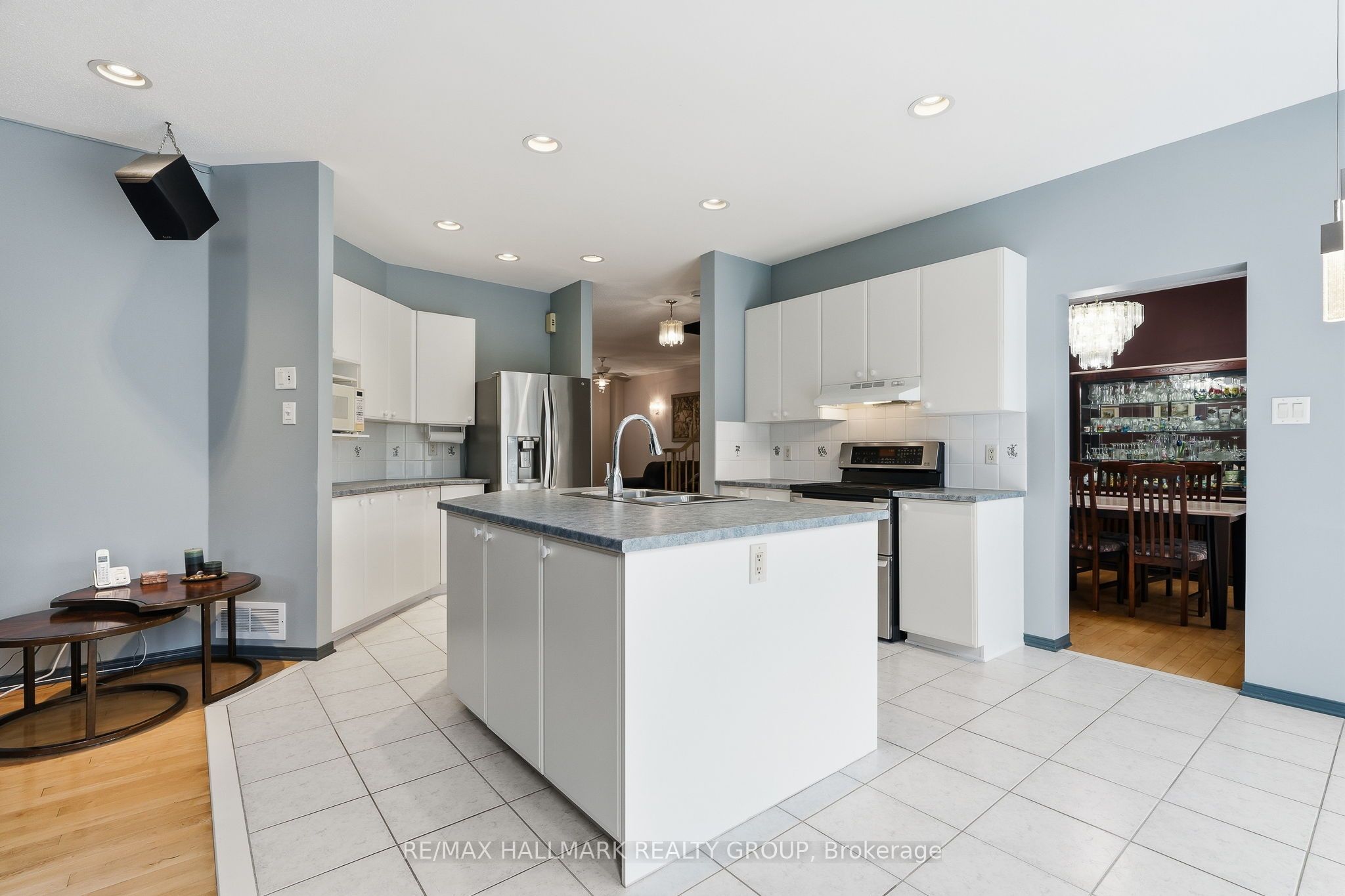 563 Evangeline Street Property Photo 17