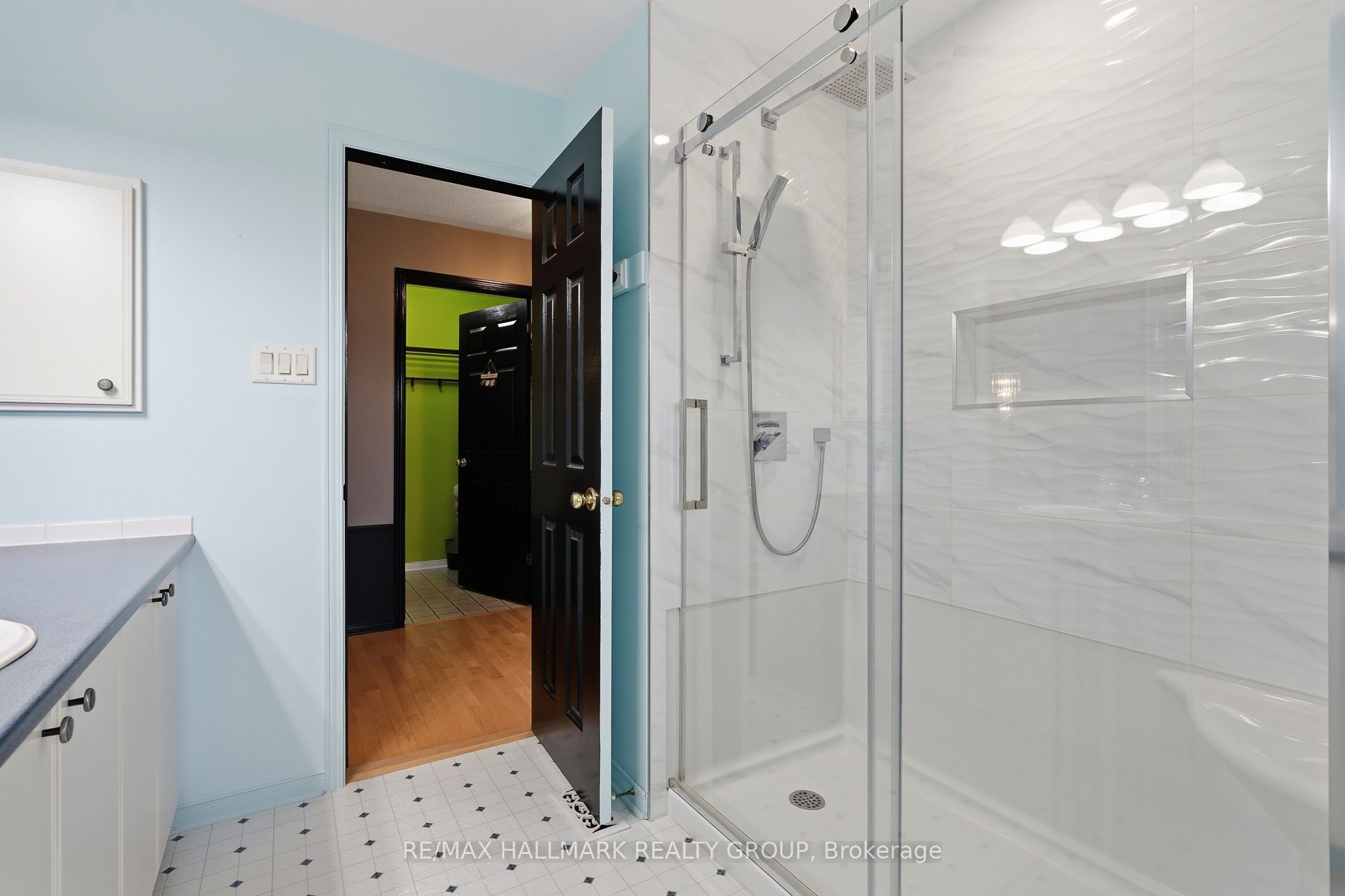 563 Evangeline Street Property Photo 25