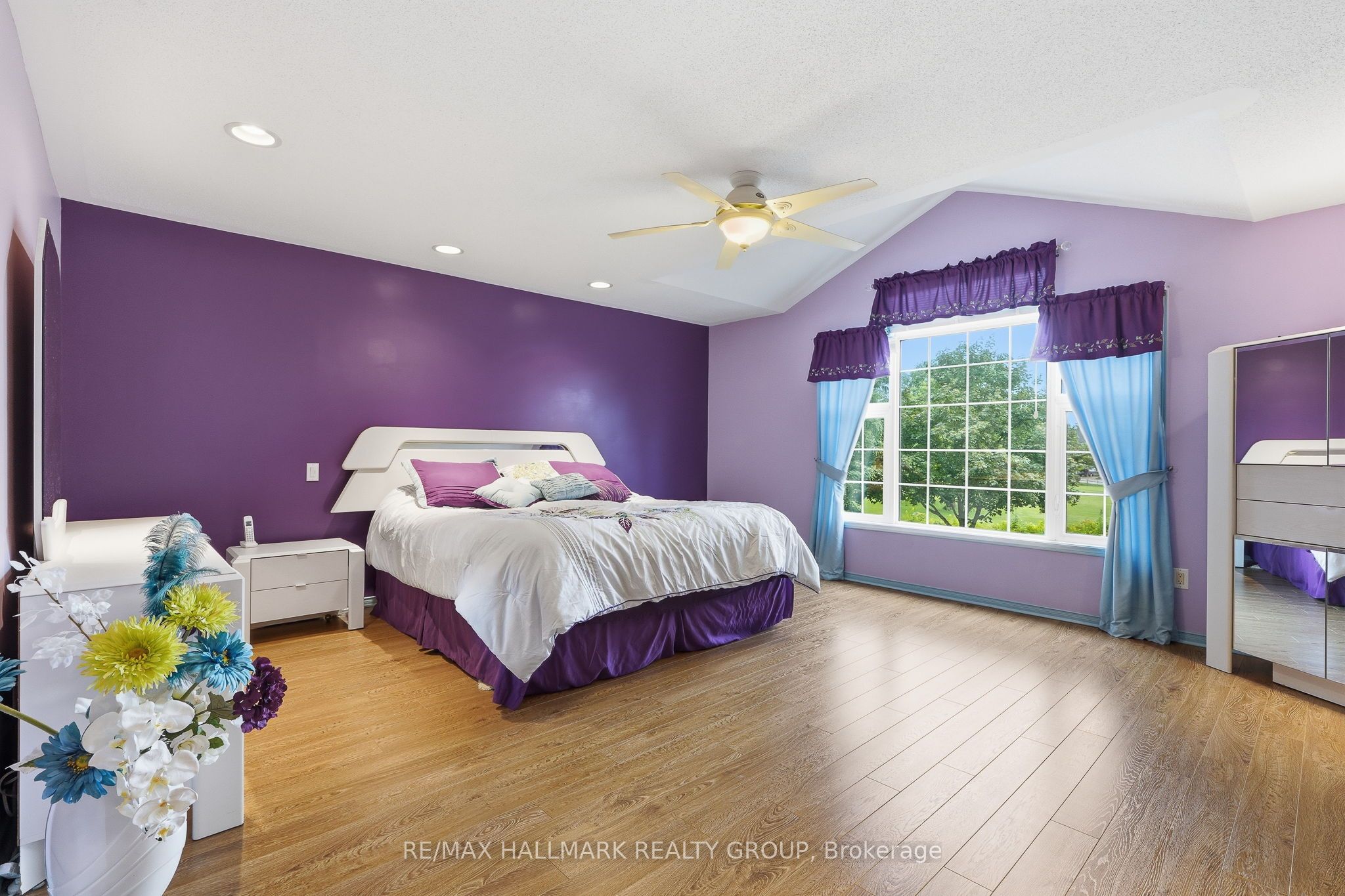 563 Evangeline Street Property Photo 27