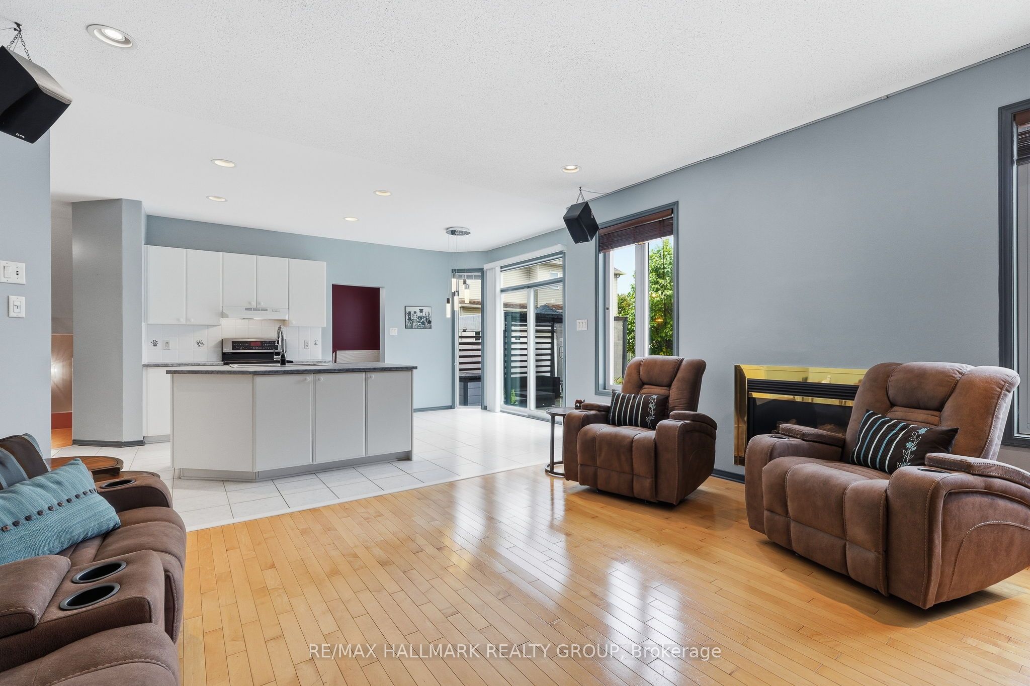 563 Evangeline Street Property Photo 33