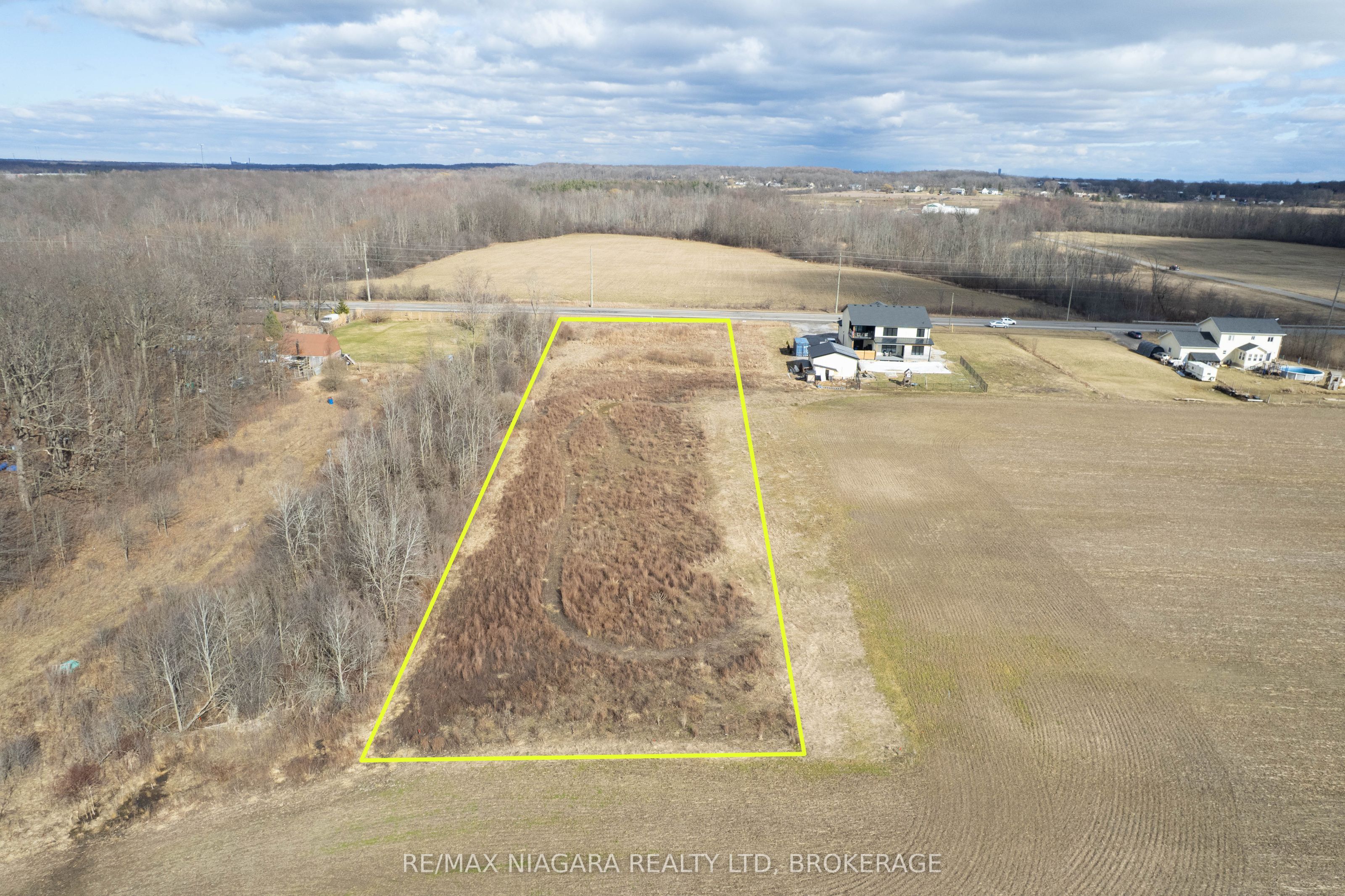 1577 Stevensville Road Property Photo 2