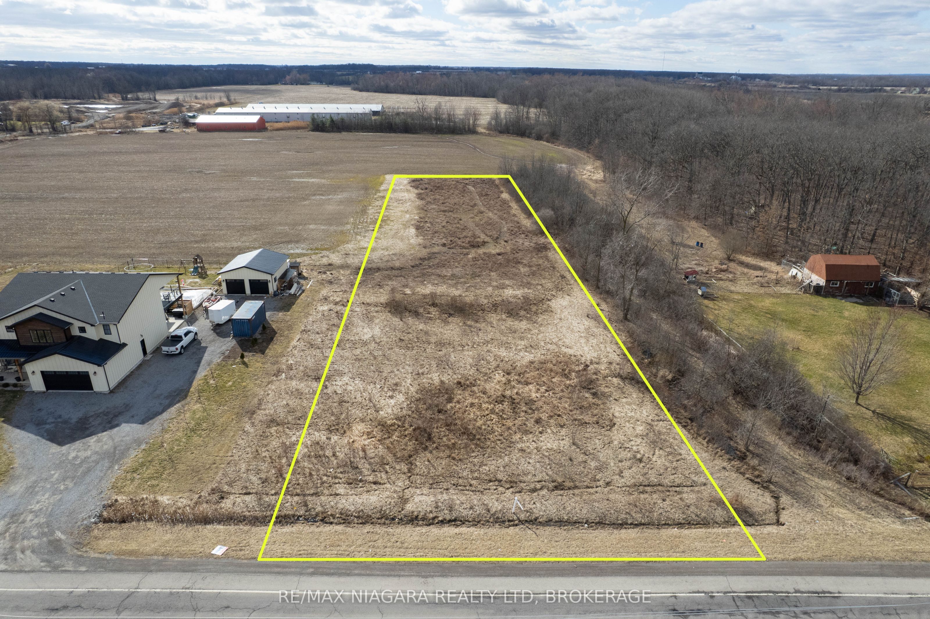 1577 Stevensville Road Property Photo 3