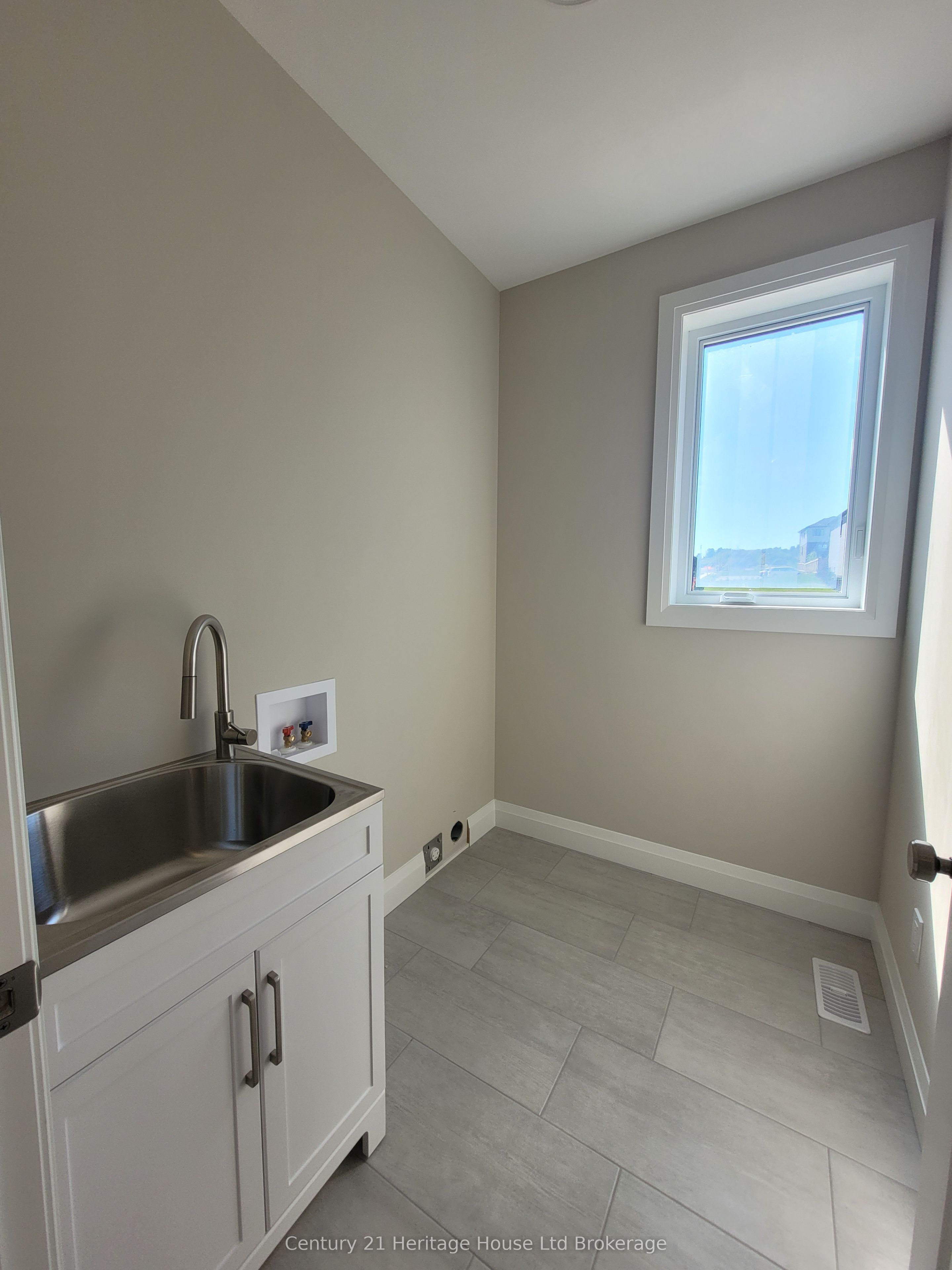 310 Kading Crescent Property Photo 12