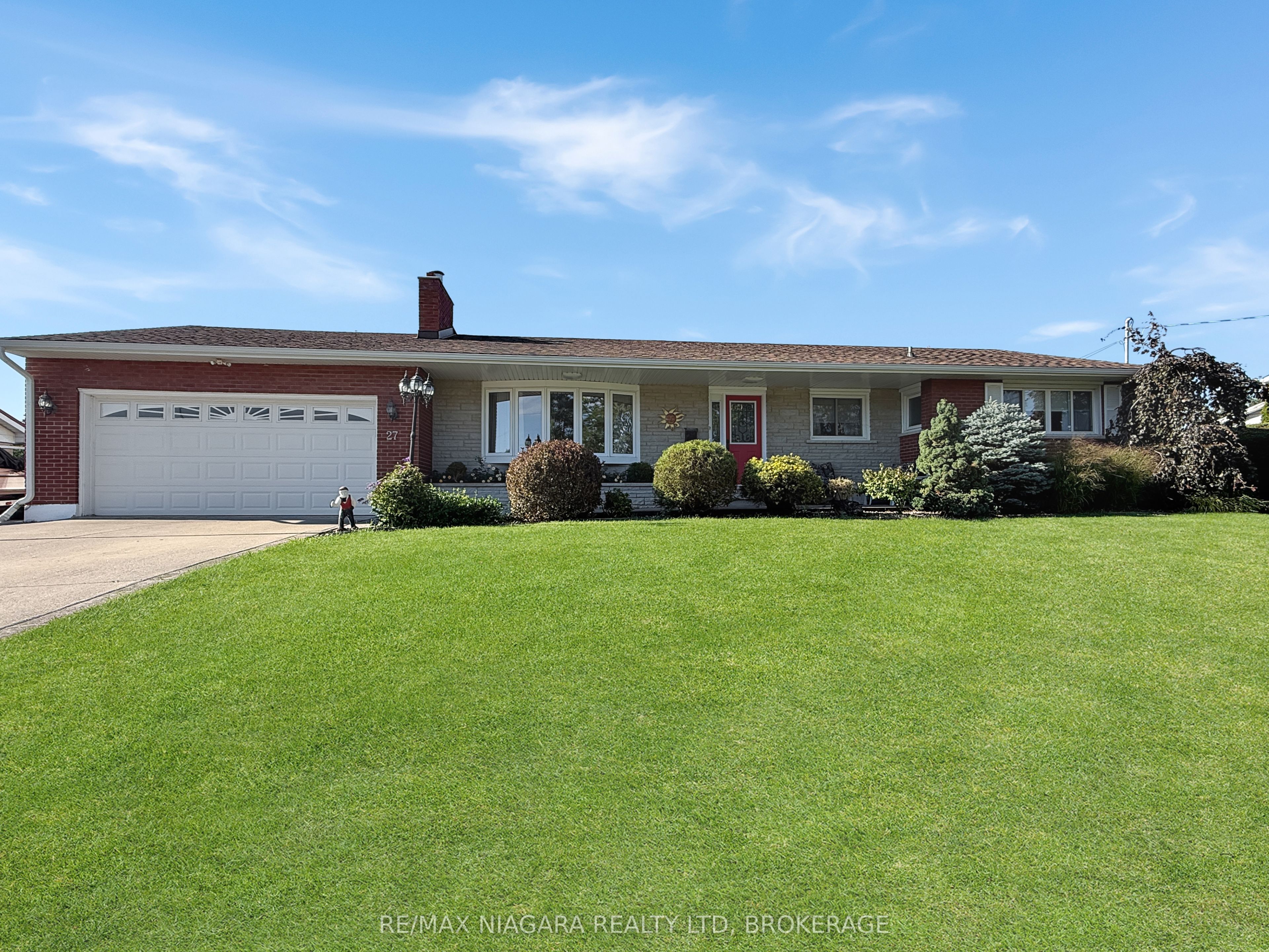 27 Lindbergh Drive Property Photo 2