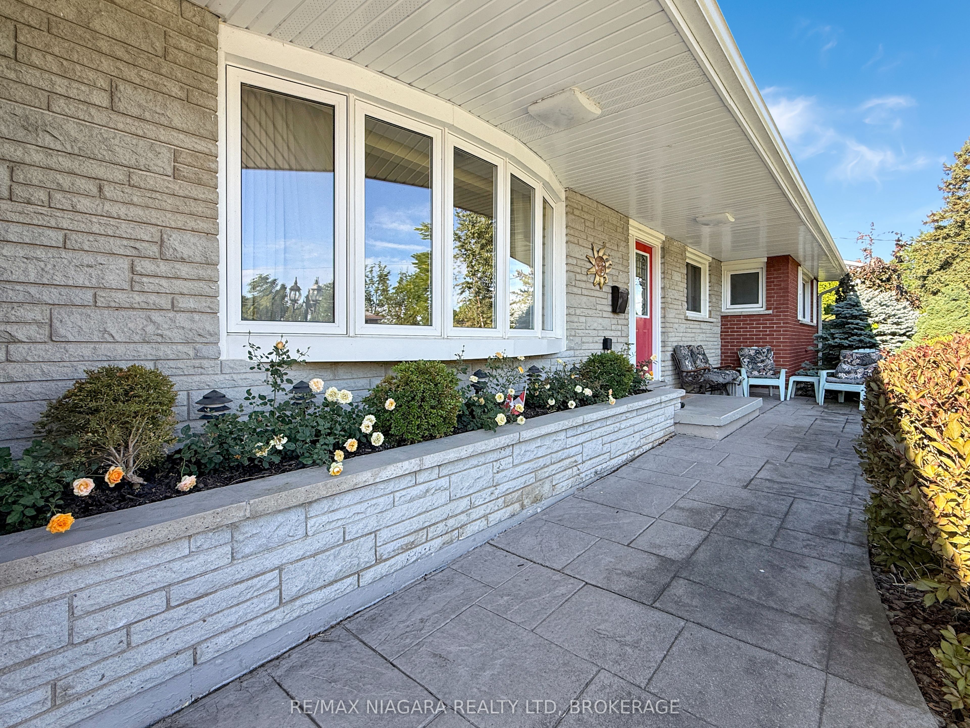 27 Lindbergh Drive Property Photo 3