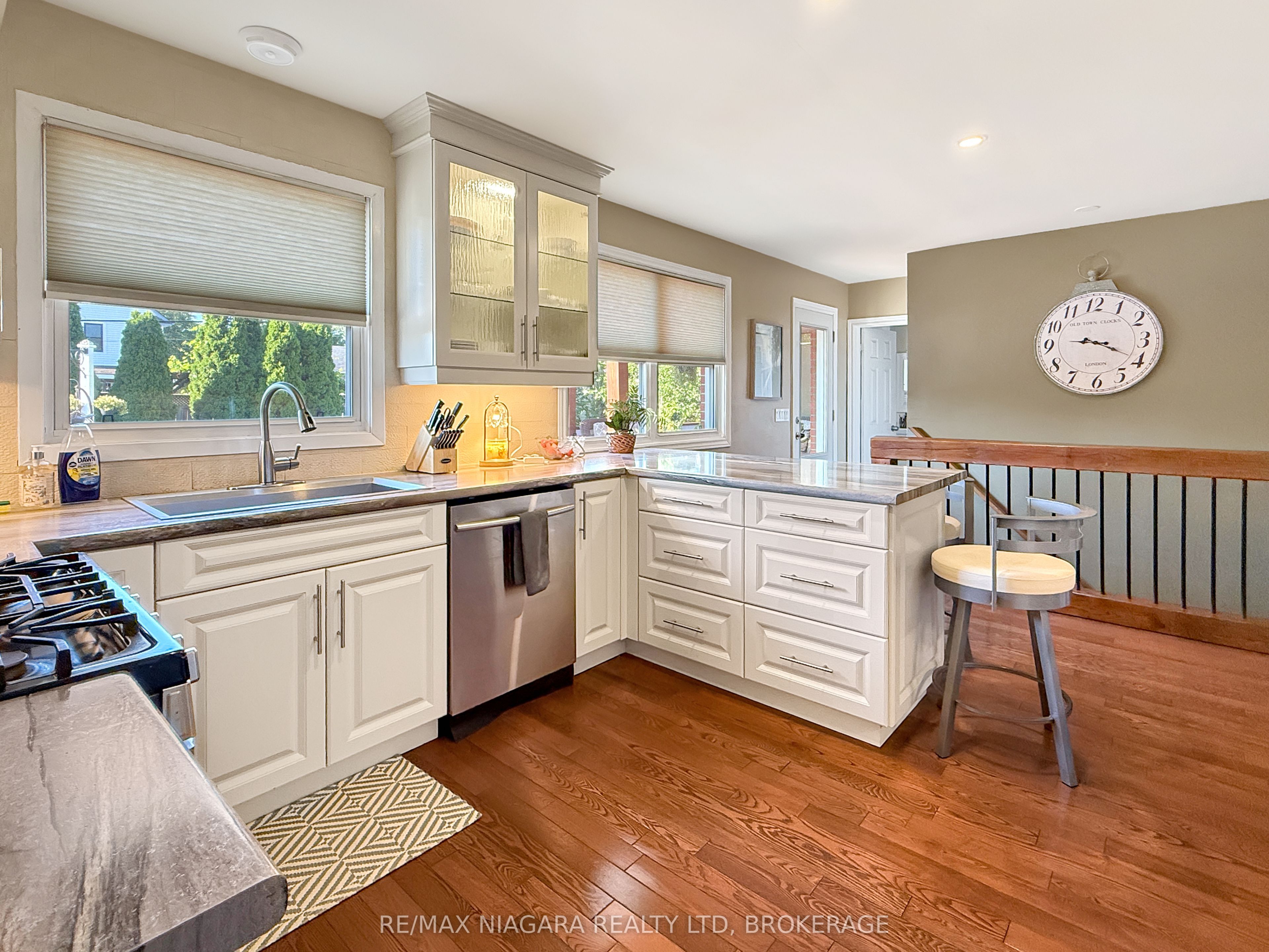 27 Lindbergh Drive Property Photo 10