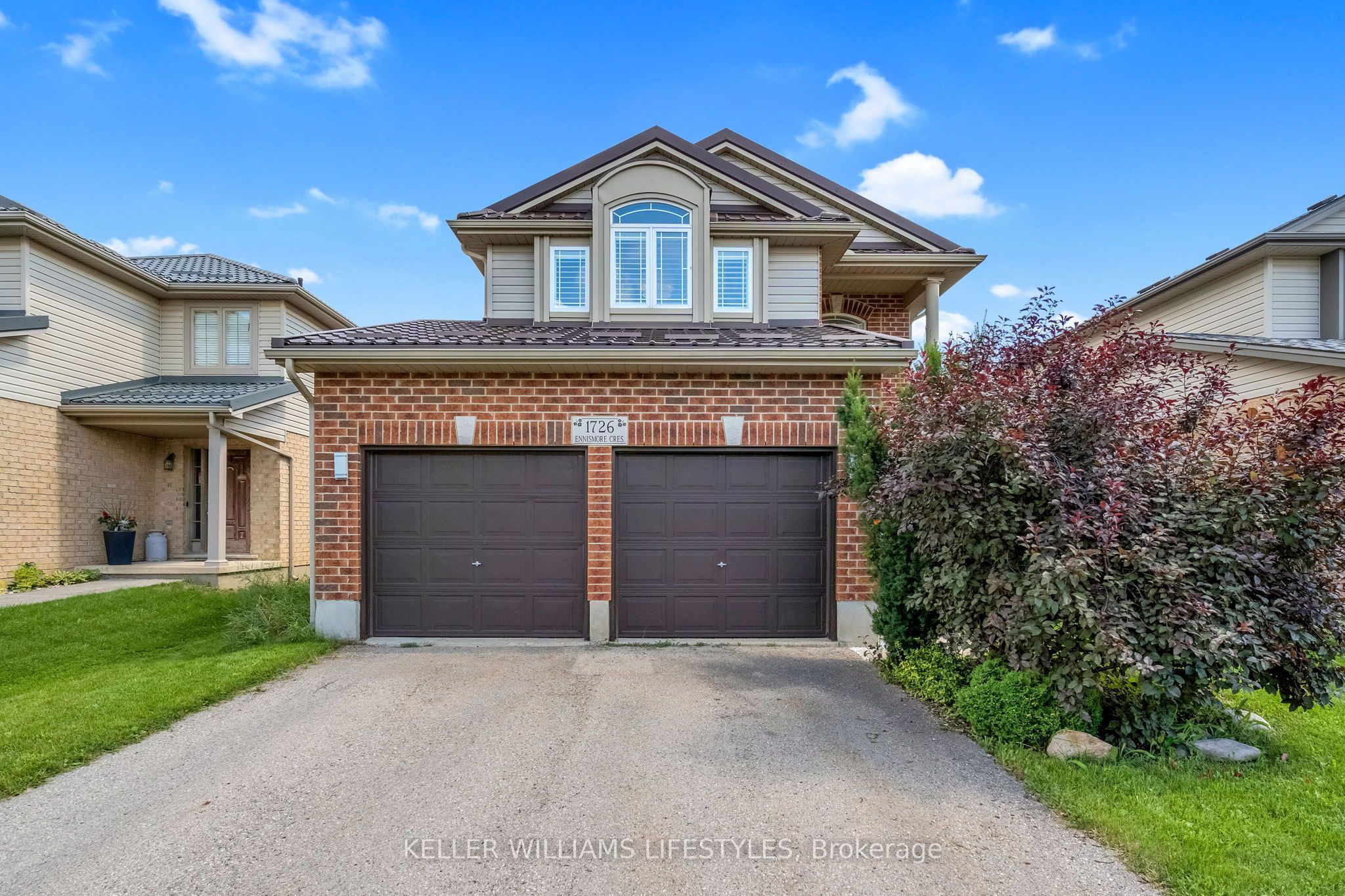 1726 Ennismore Crescent Property Photo 1