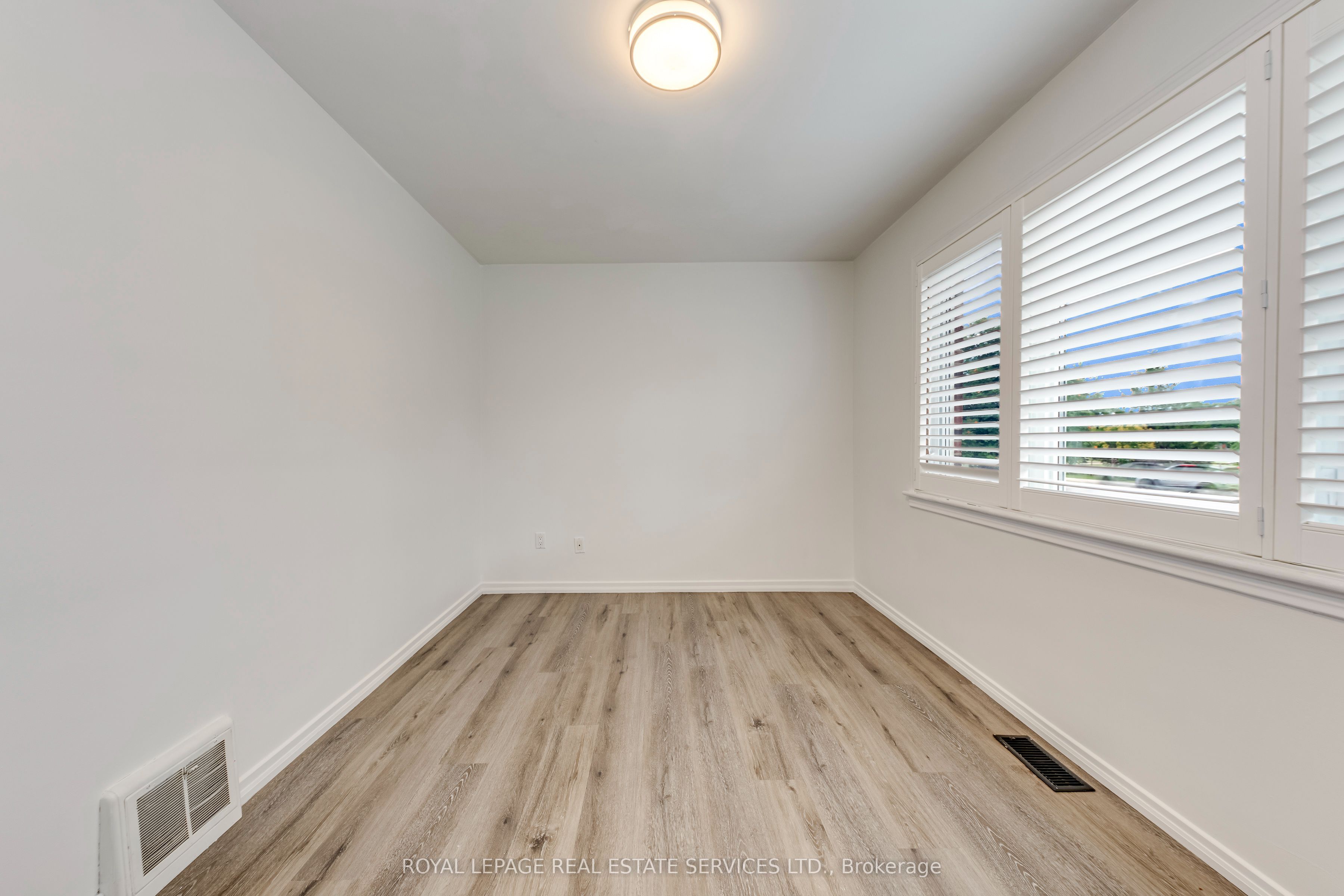 191 Nash Road N Property Photo 21