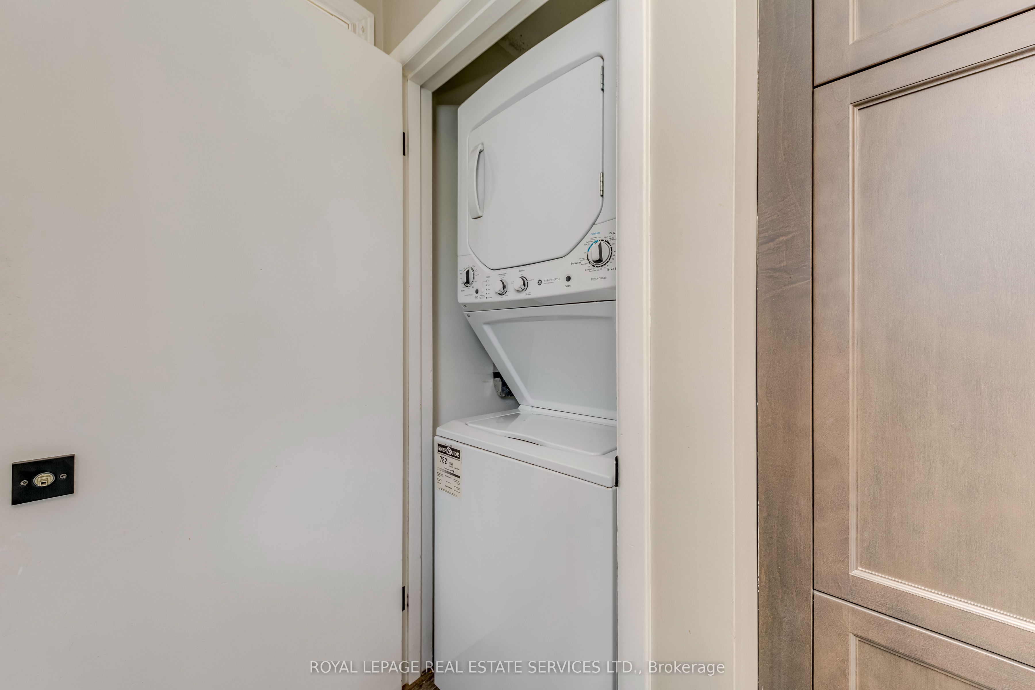 191 Nash Road N Property Photo 24