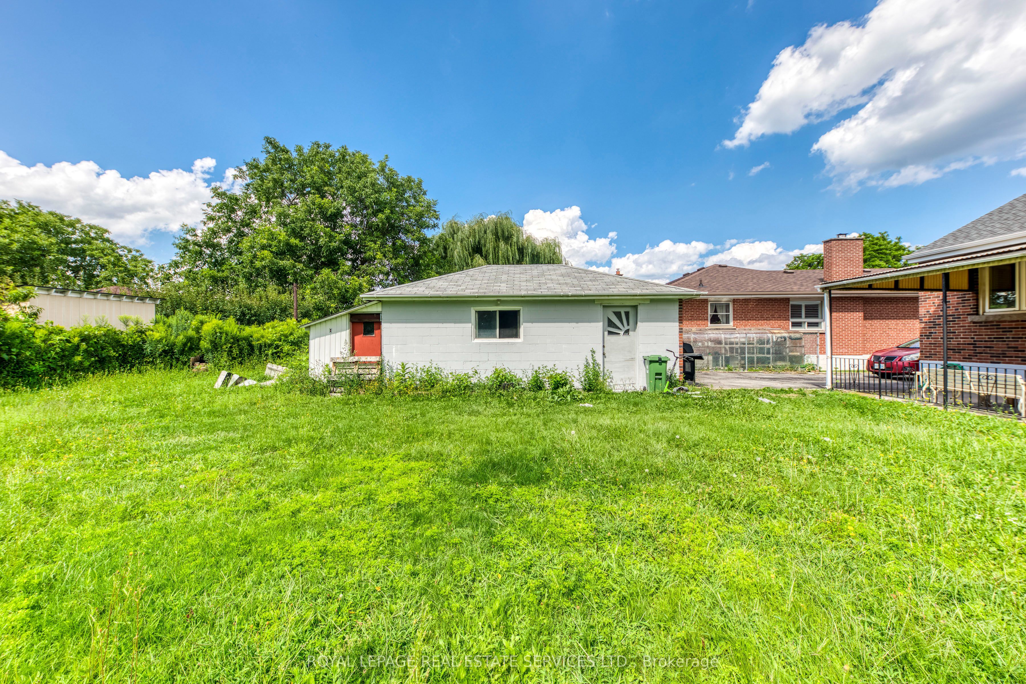 191 Nash Road N Property Photo 38