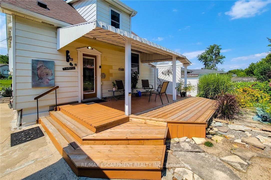 42 Lake Avenue N Property Photo 9