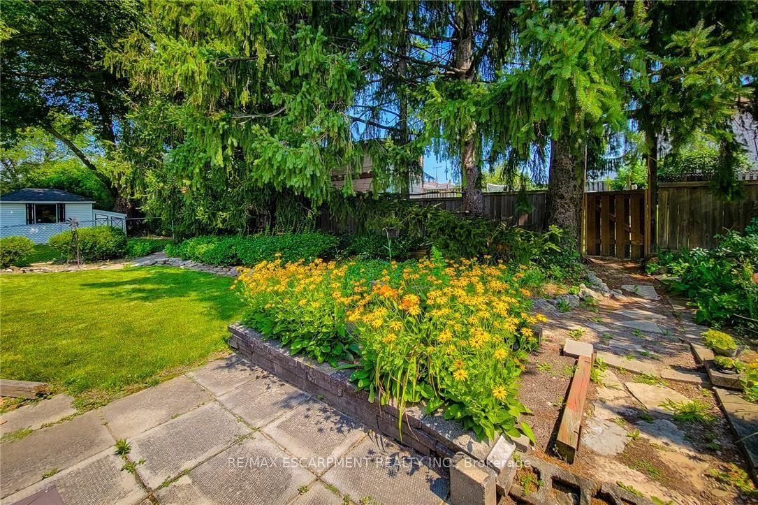 42 Lake Avenue N Property Photo 11