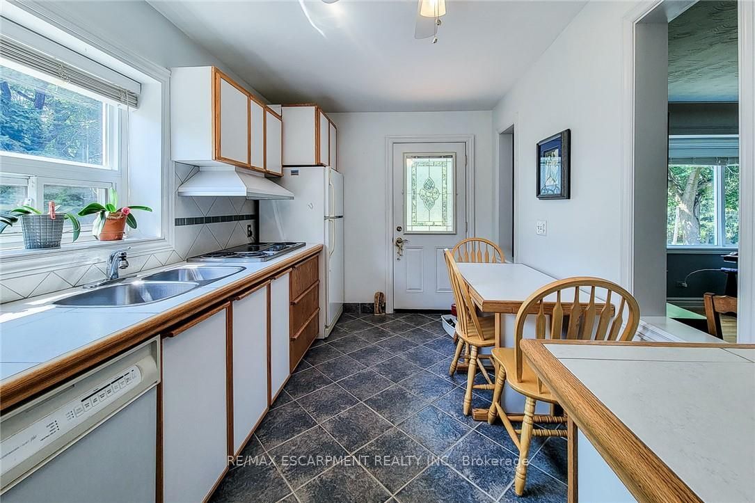 42 Lake Avenue N Property Photo 19