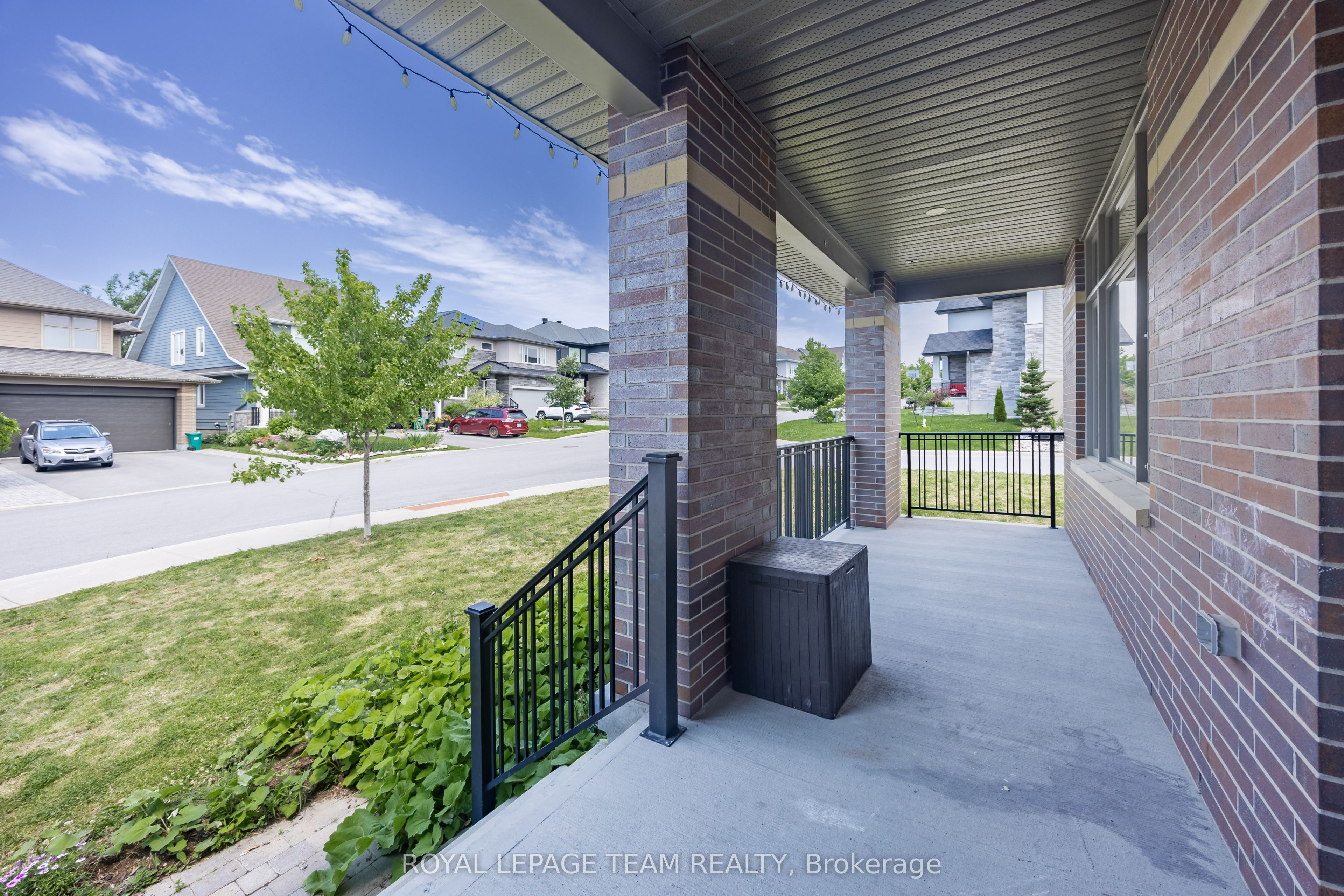 131 Escarpment Crescent Property Photo 3