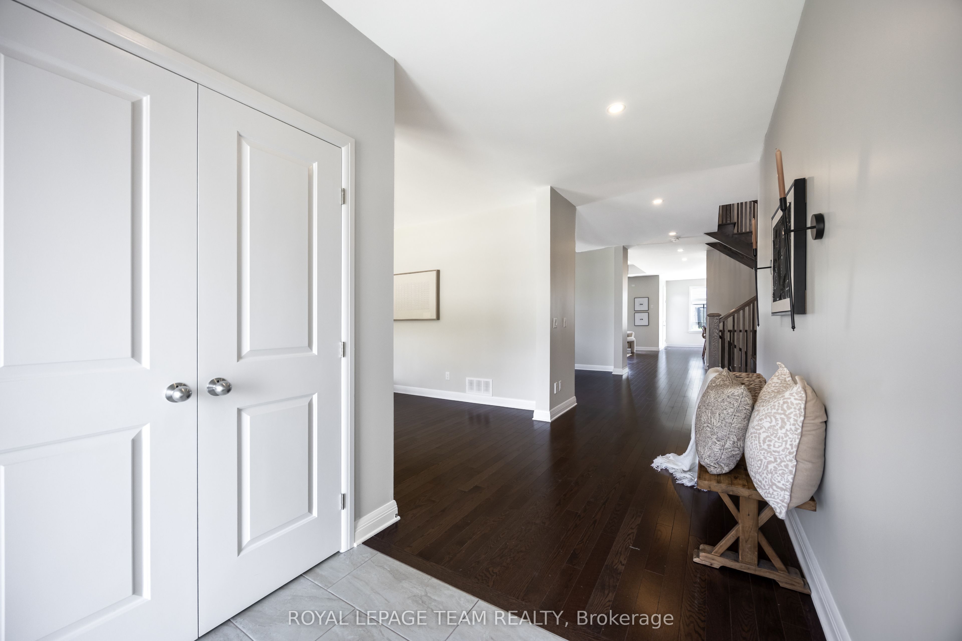 131 Escarpment Crescent Property Photo 4