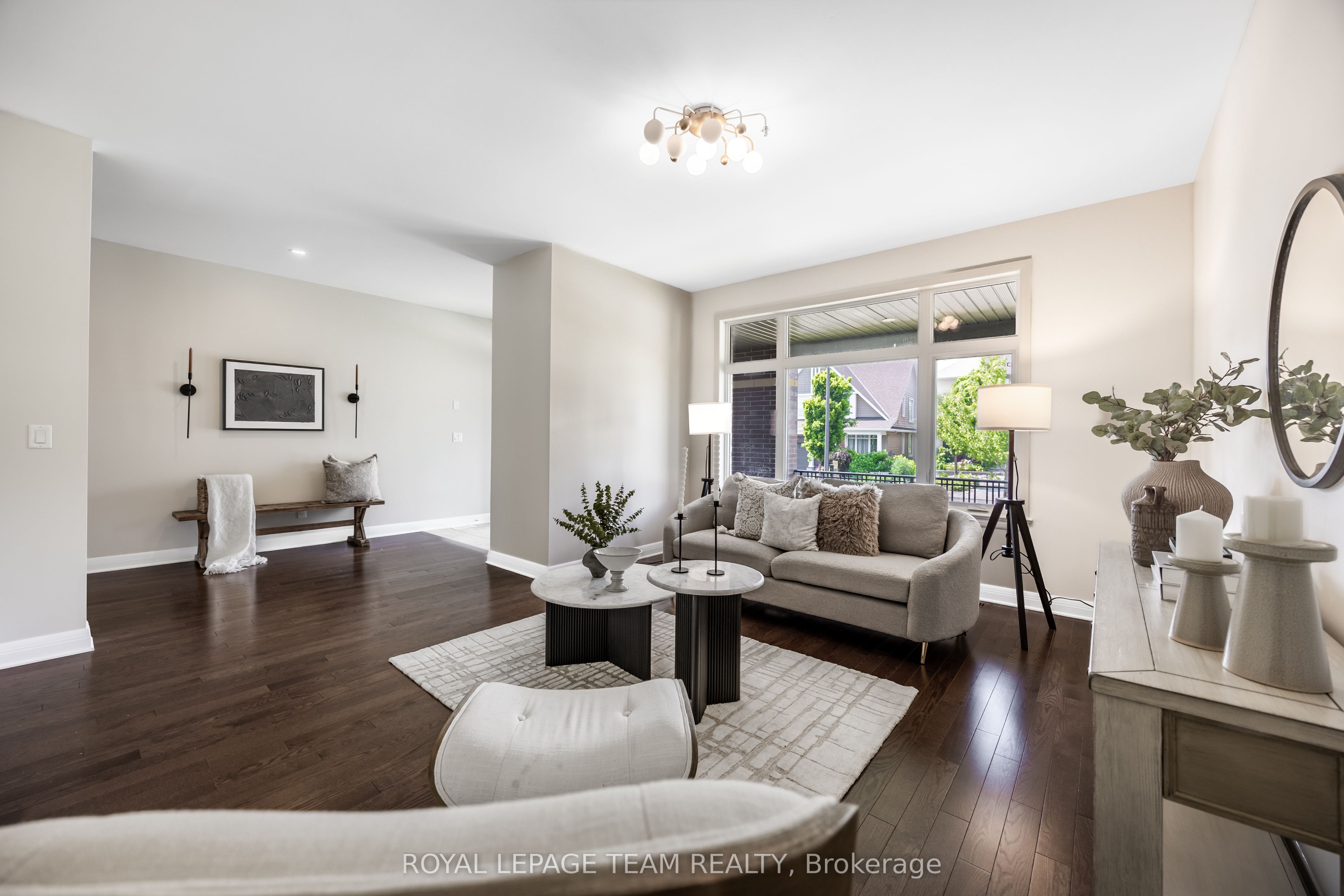 131 Escarpment Crescent Property Photo 6