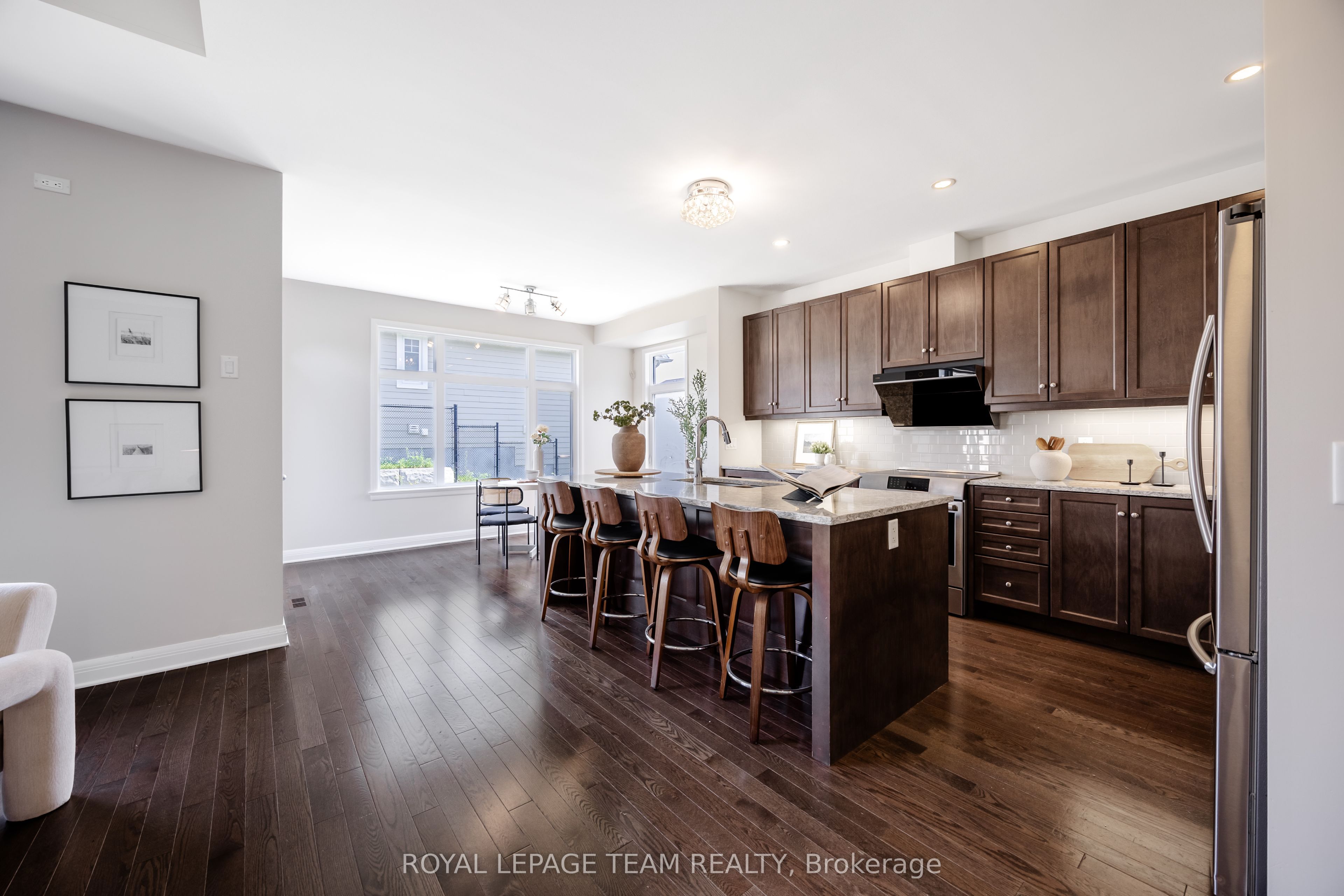 131 Escarpment Crescent Property Photo 14