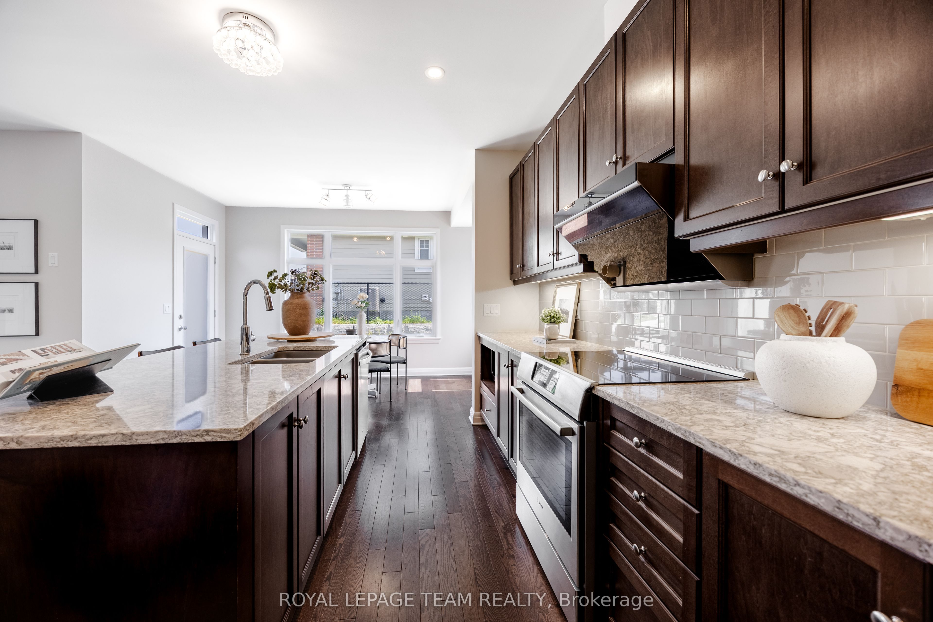 131 Escarpment Crescent Property Photo 15