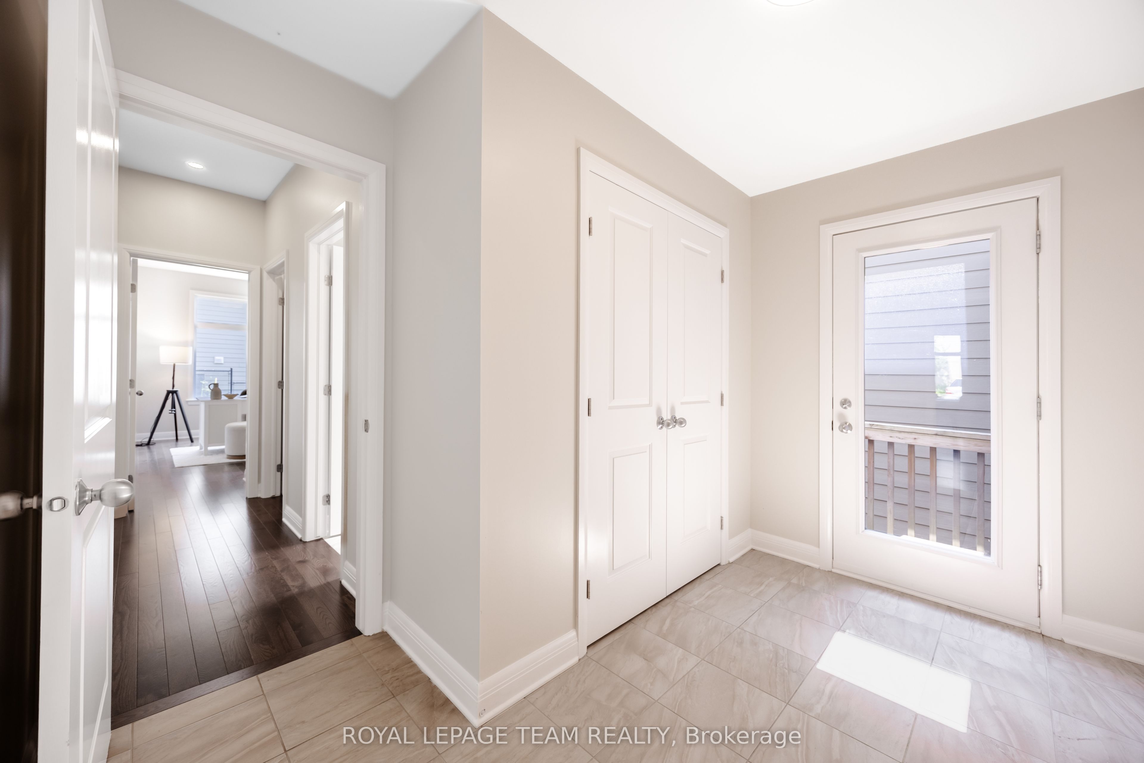 131 Escarpment Crescent Property Photo 19