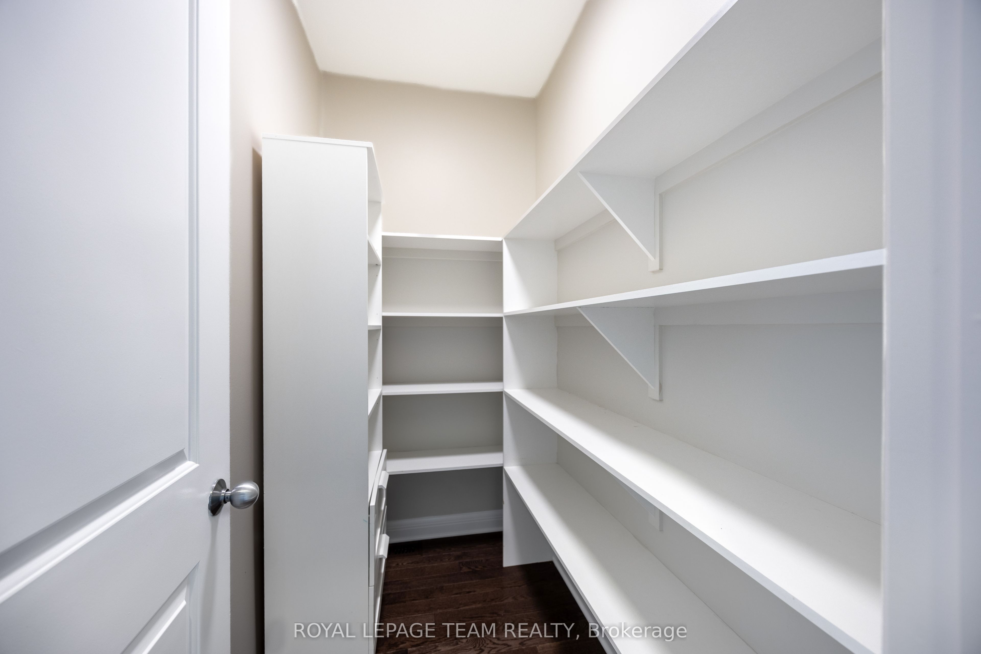 131 Escarpment Crescent Property Photo 21