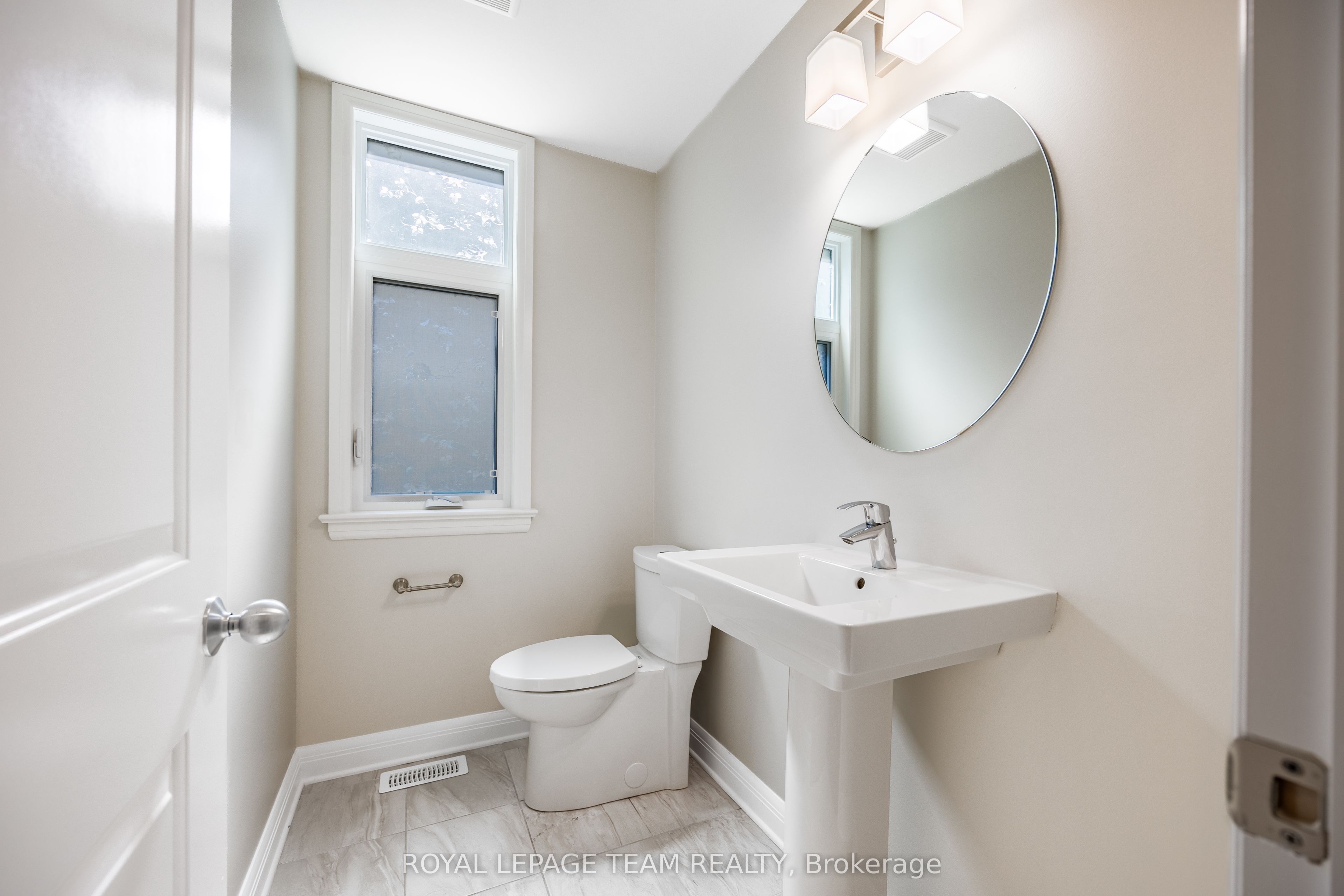 131 Escarpment Crescent Property Photo 22