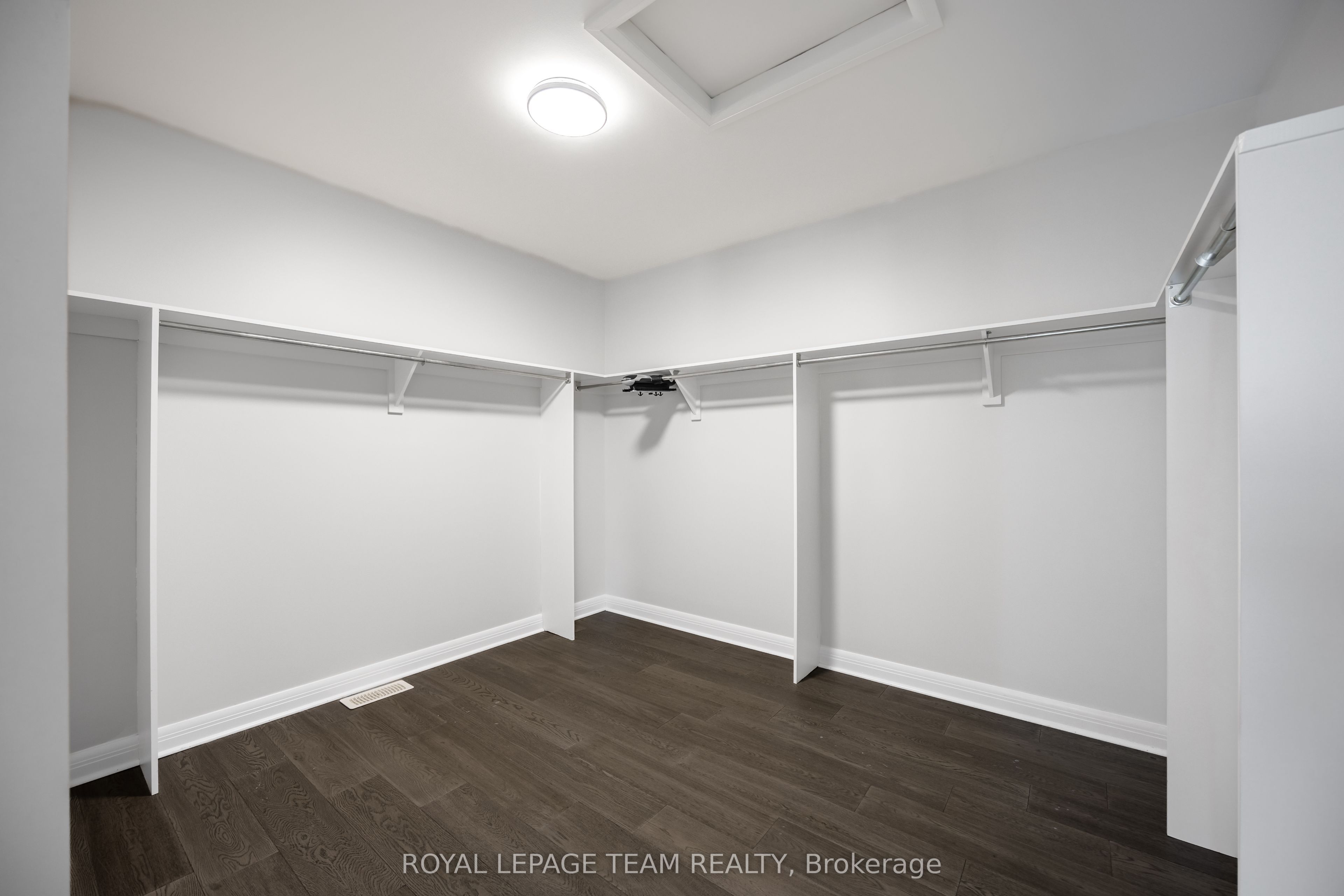 131 Escarpment Crescent Property Photo 28