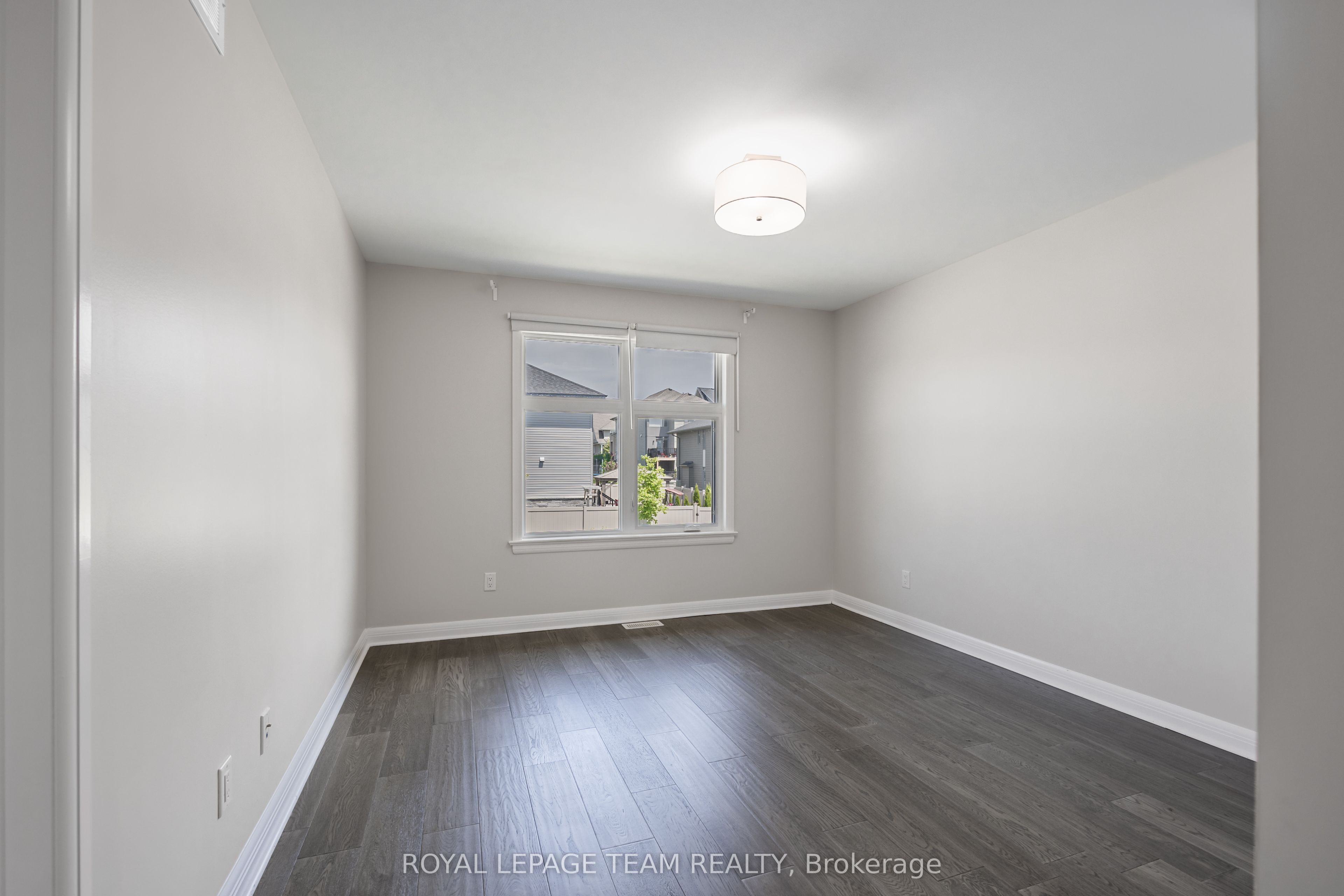 131 Escarpment Crescent Property Photo 30