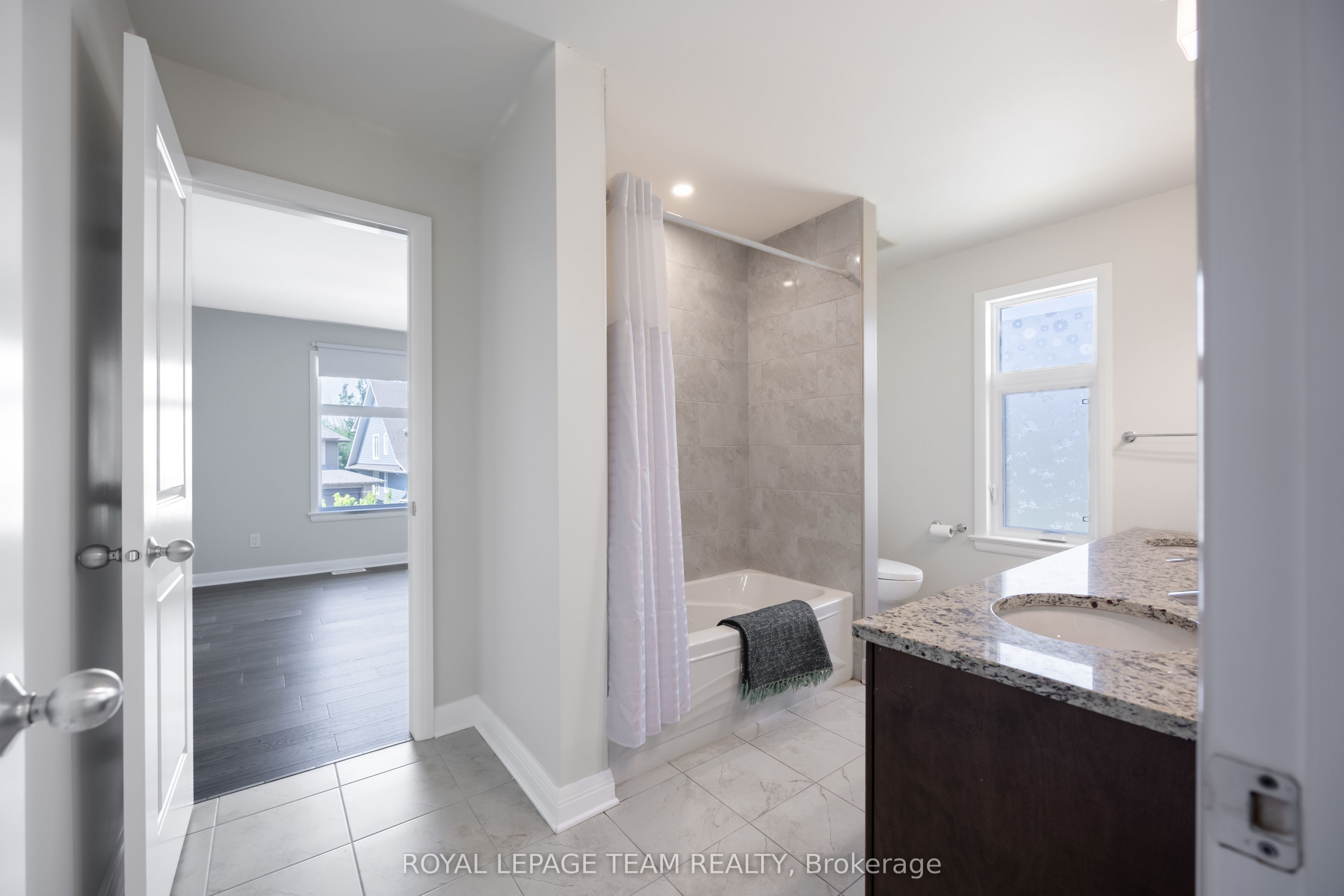 131 Escarpment Crescent Property Photo 31