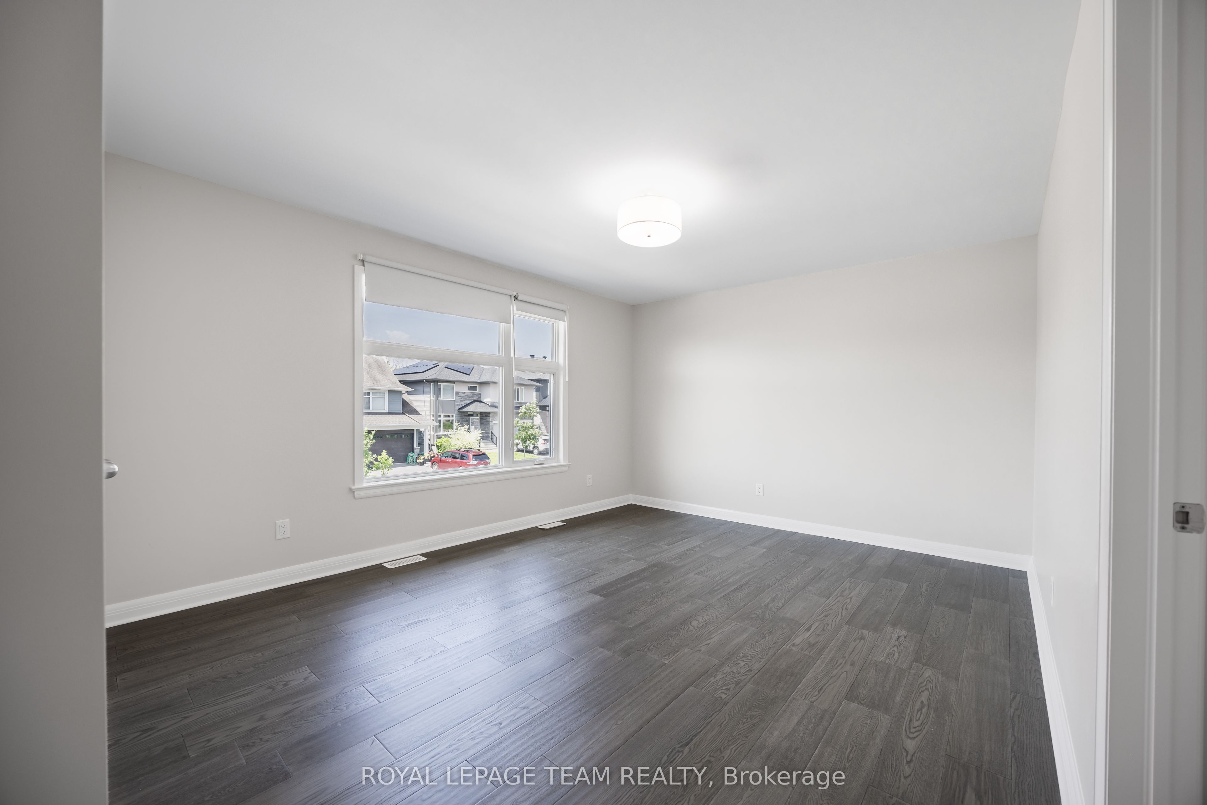 131 Escarpment Crescent Property Photo 35