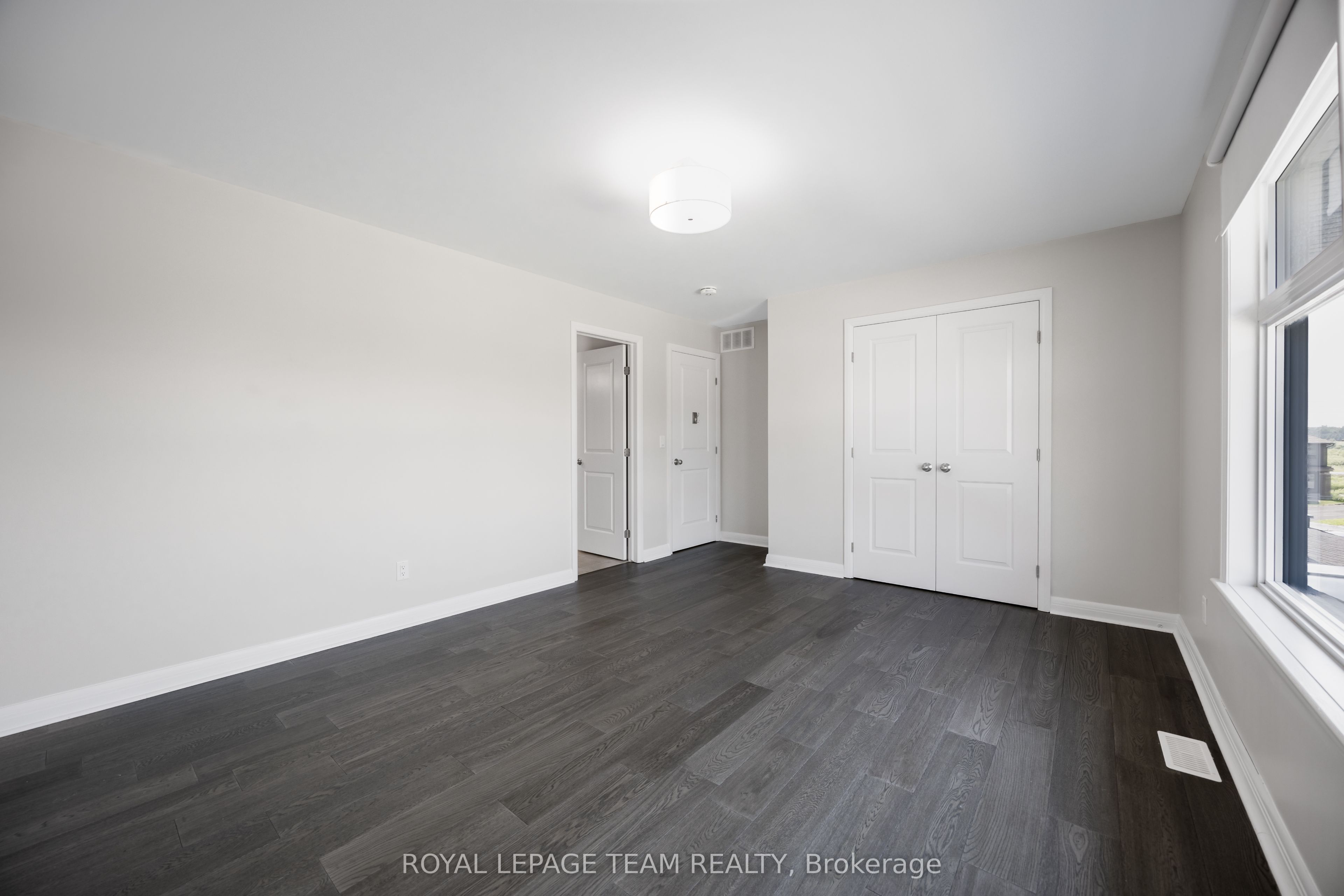 131 Escarpment Crescent Property Photo 36