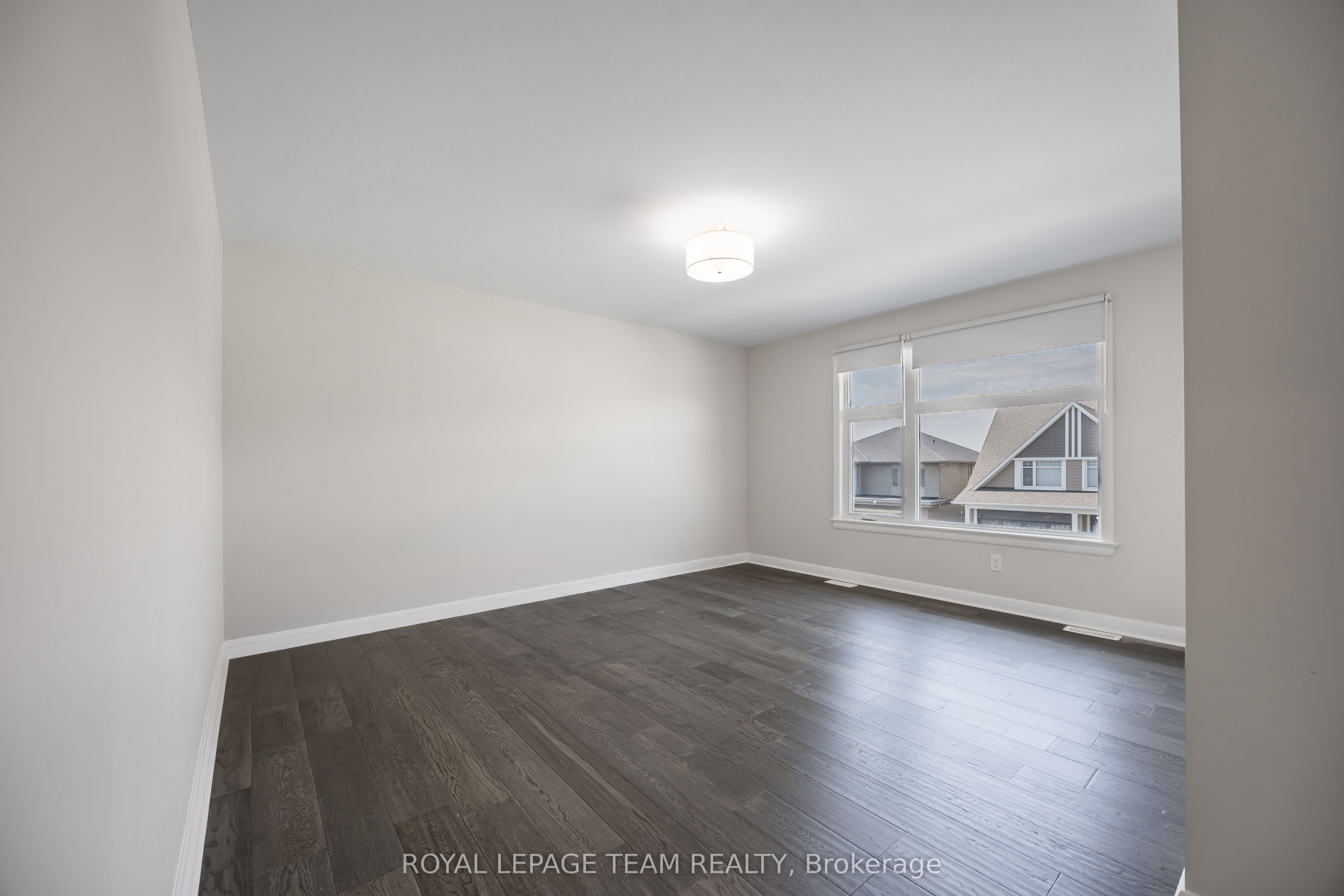 131 Escarpment Crescent Property Photo 38