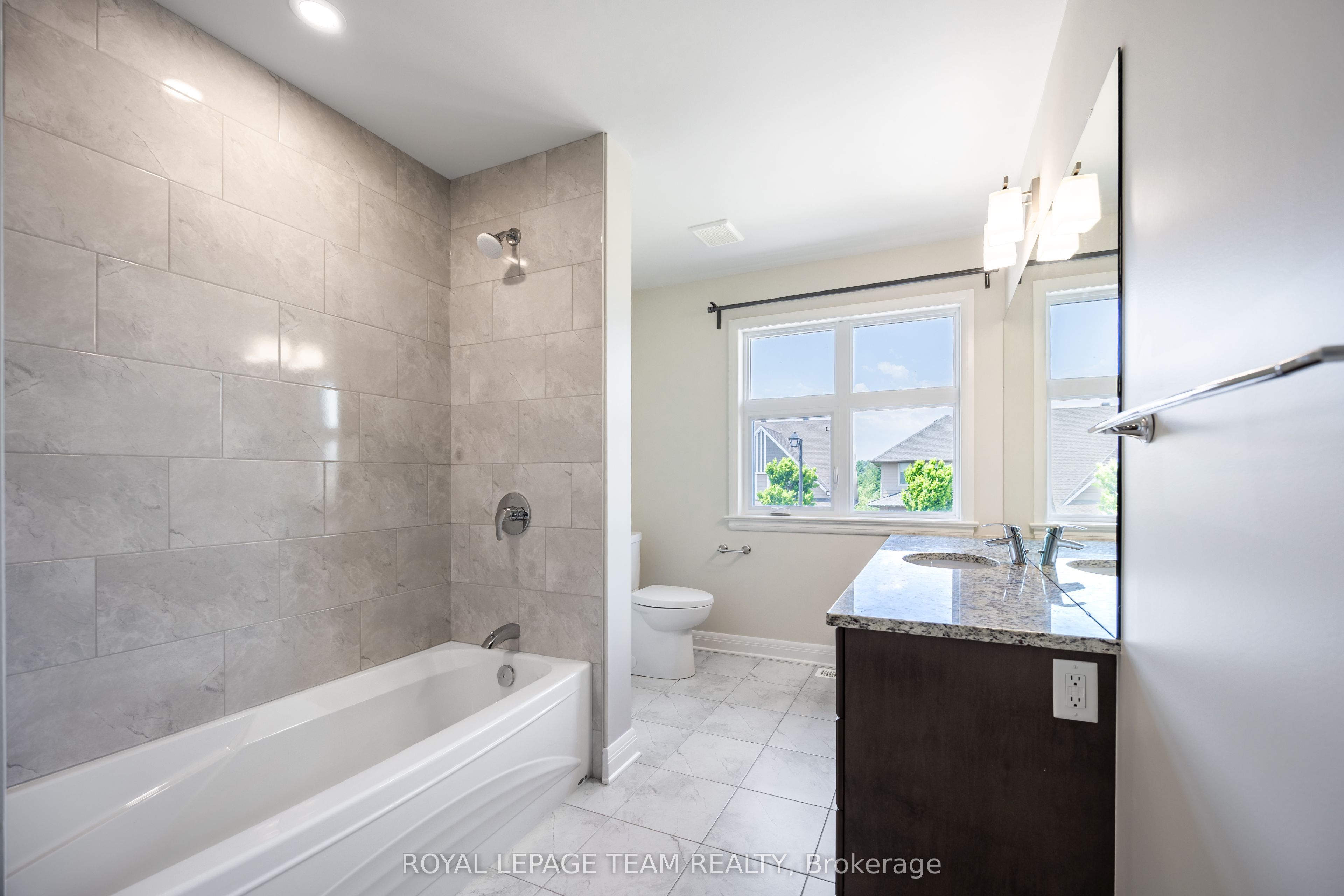 131 Escarpment Crescent Property Photo 39