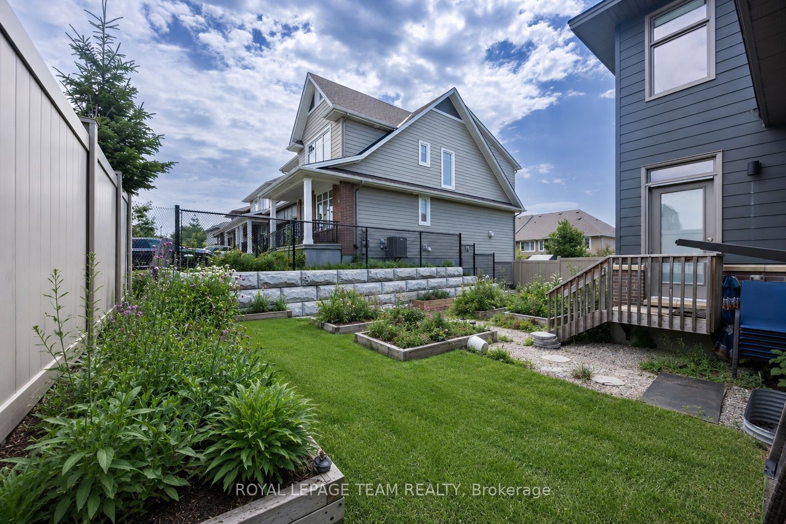 131 Escarpment Crescent Property Photo 45