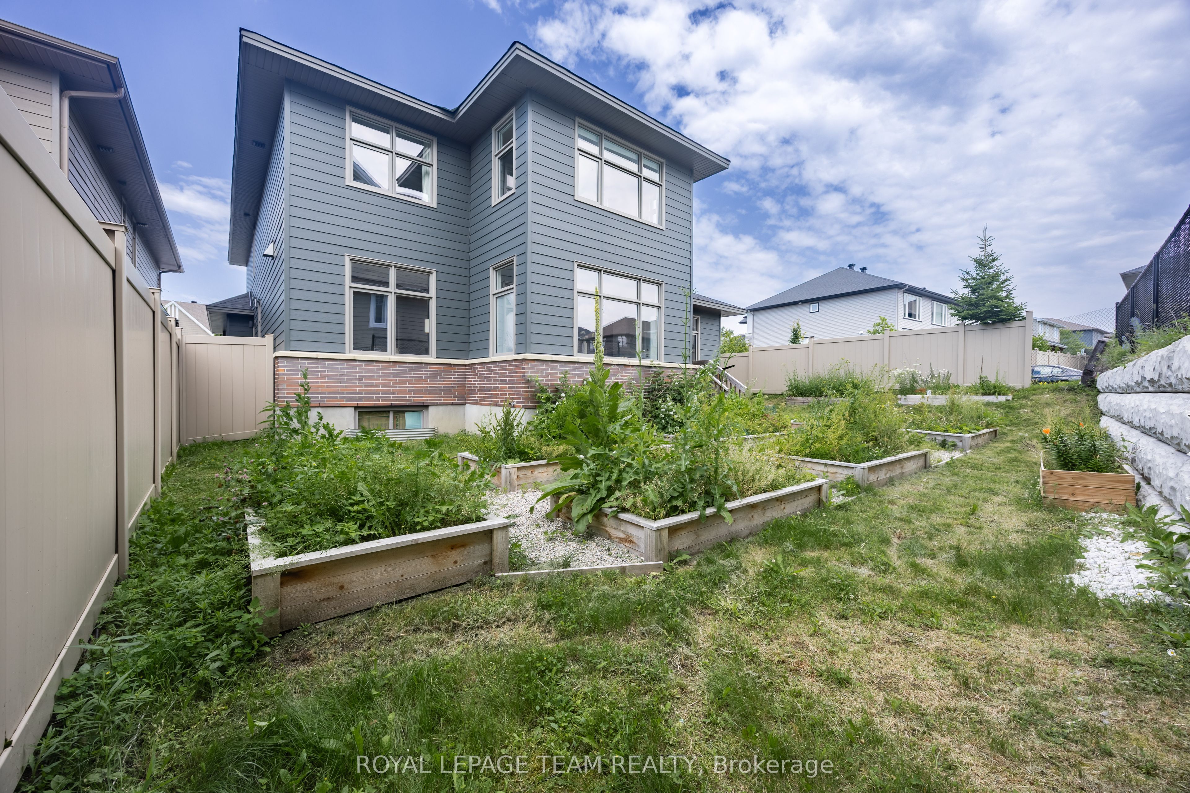 131 Escarpment Crescent Property Photo 48