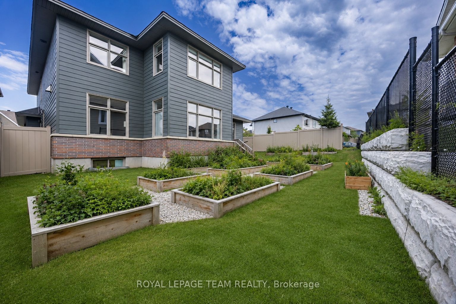 131 Escarpment Crescent Property Photo 49