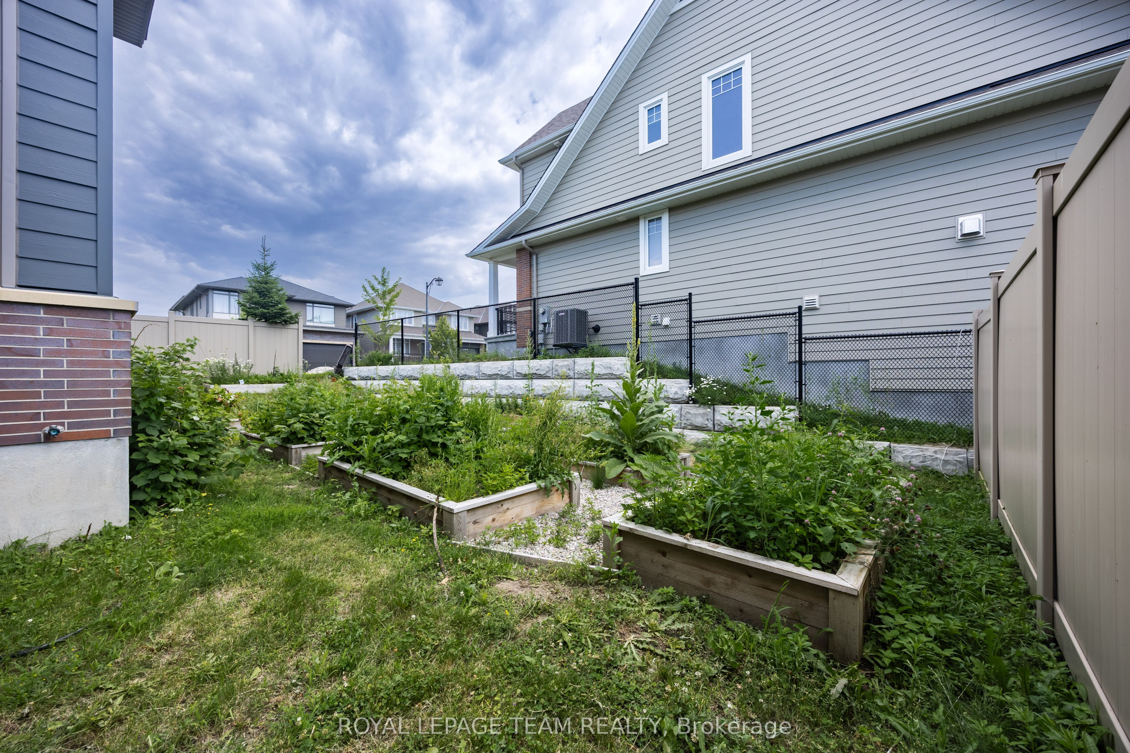 131 Escarpment Crescent Property Photo 50