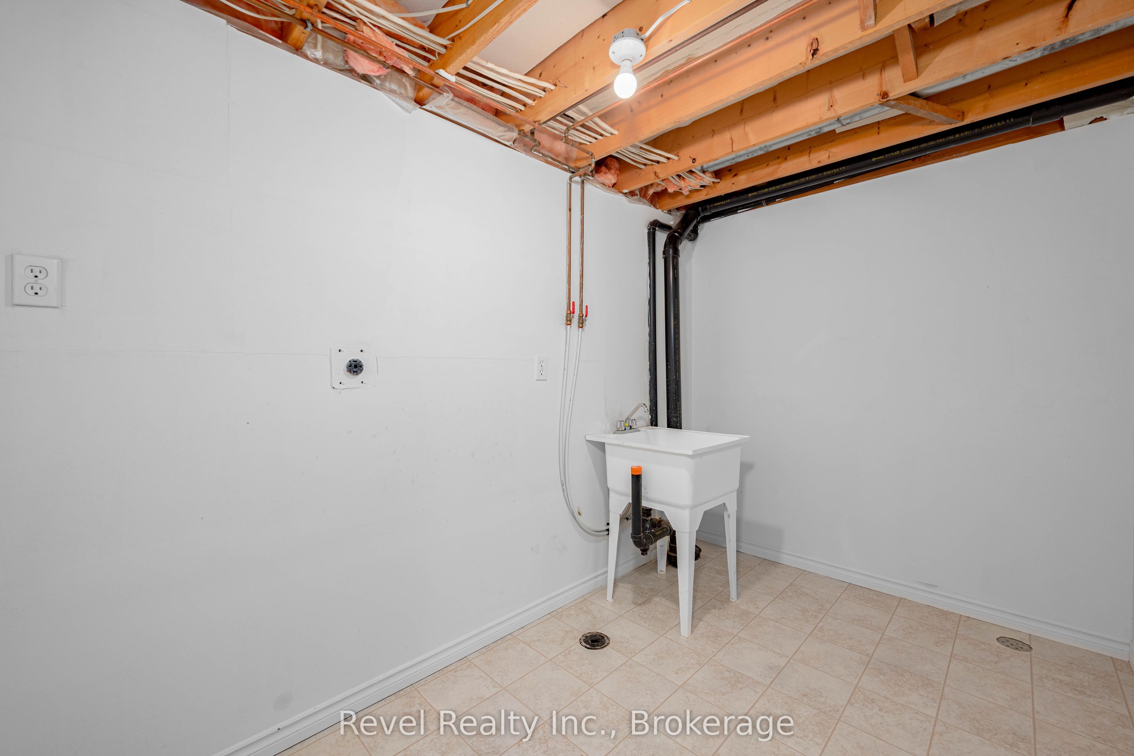 9 Crestwood Avenue Property Photo 31