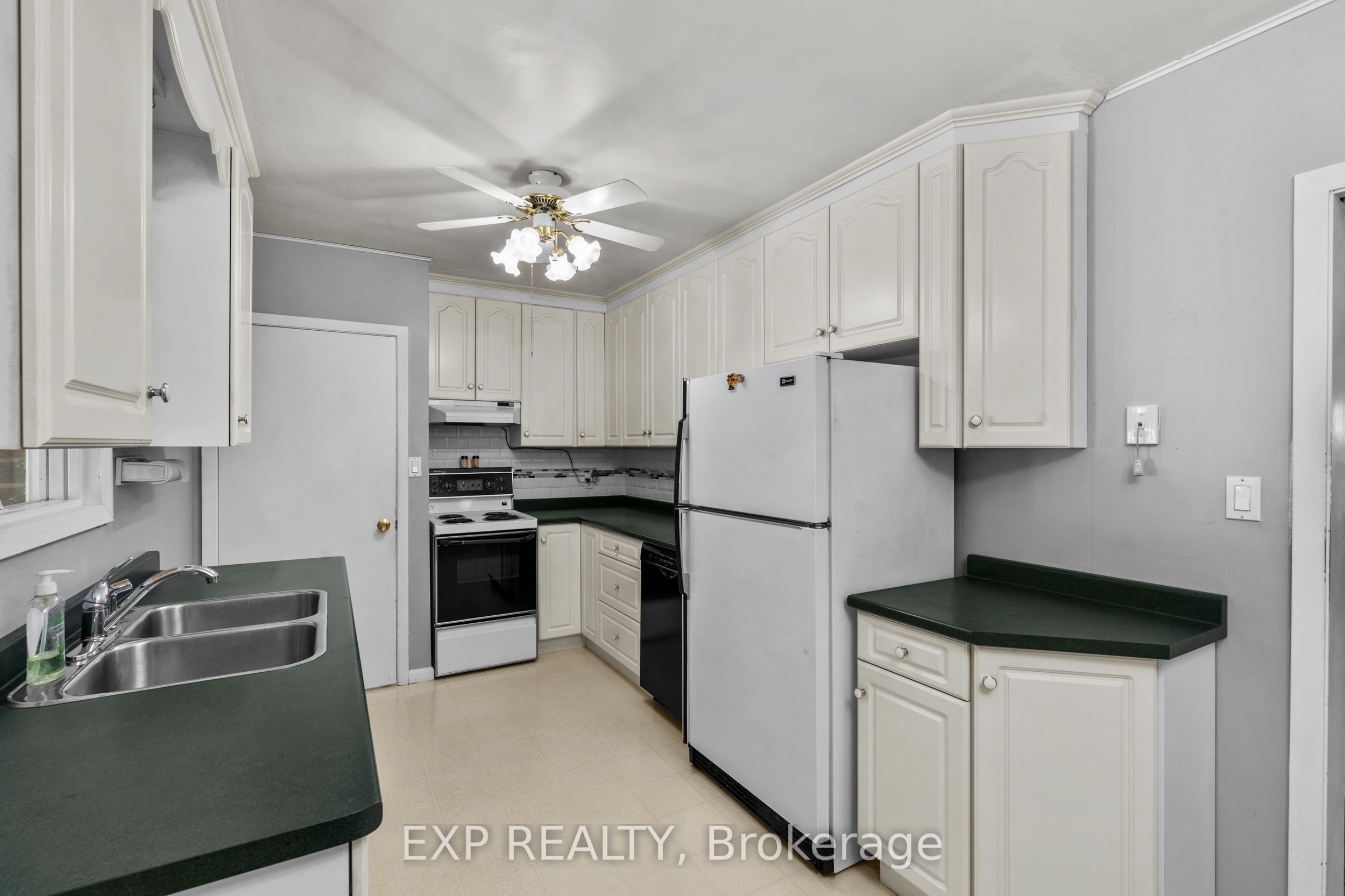 8800 Champlain Drive Property Photo 11