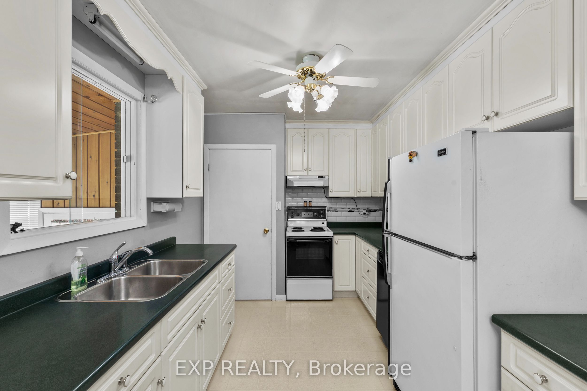 8800 Champlain Drive Property Photo 12