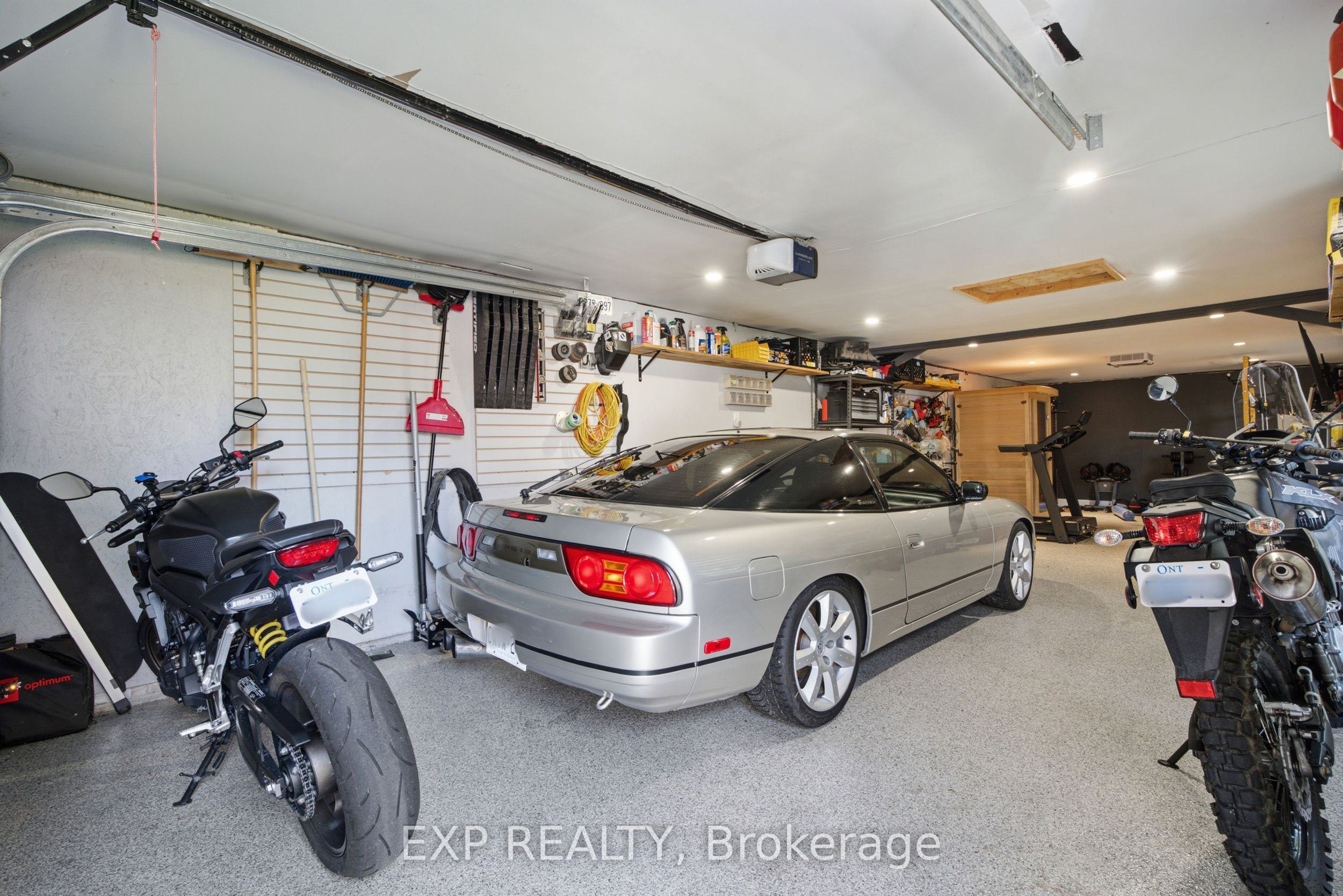 20 Hillview Street Property Photo 37
